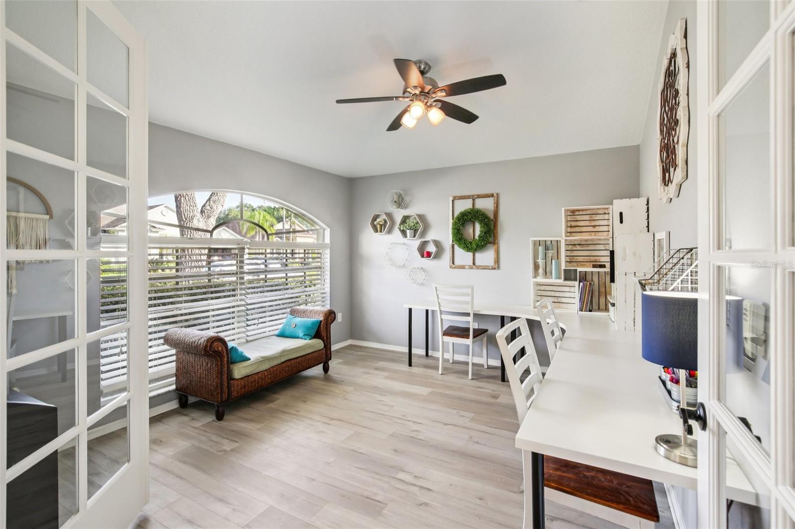 Listing photo id 3 for 18103 Latimer Lane