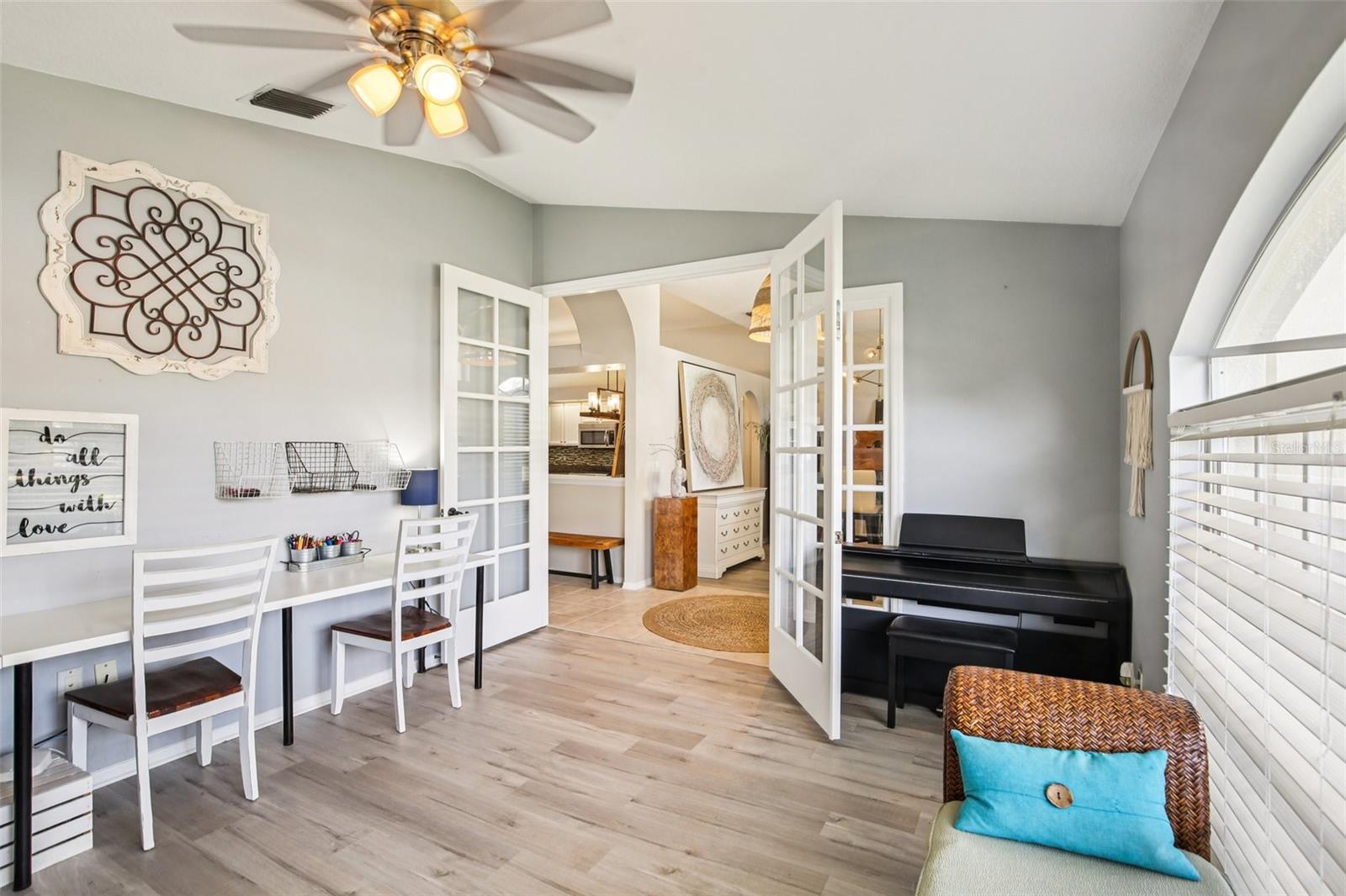 Listing photo id 4 for 18103 Latimer Lane