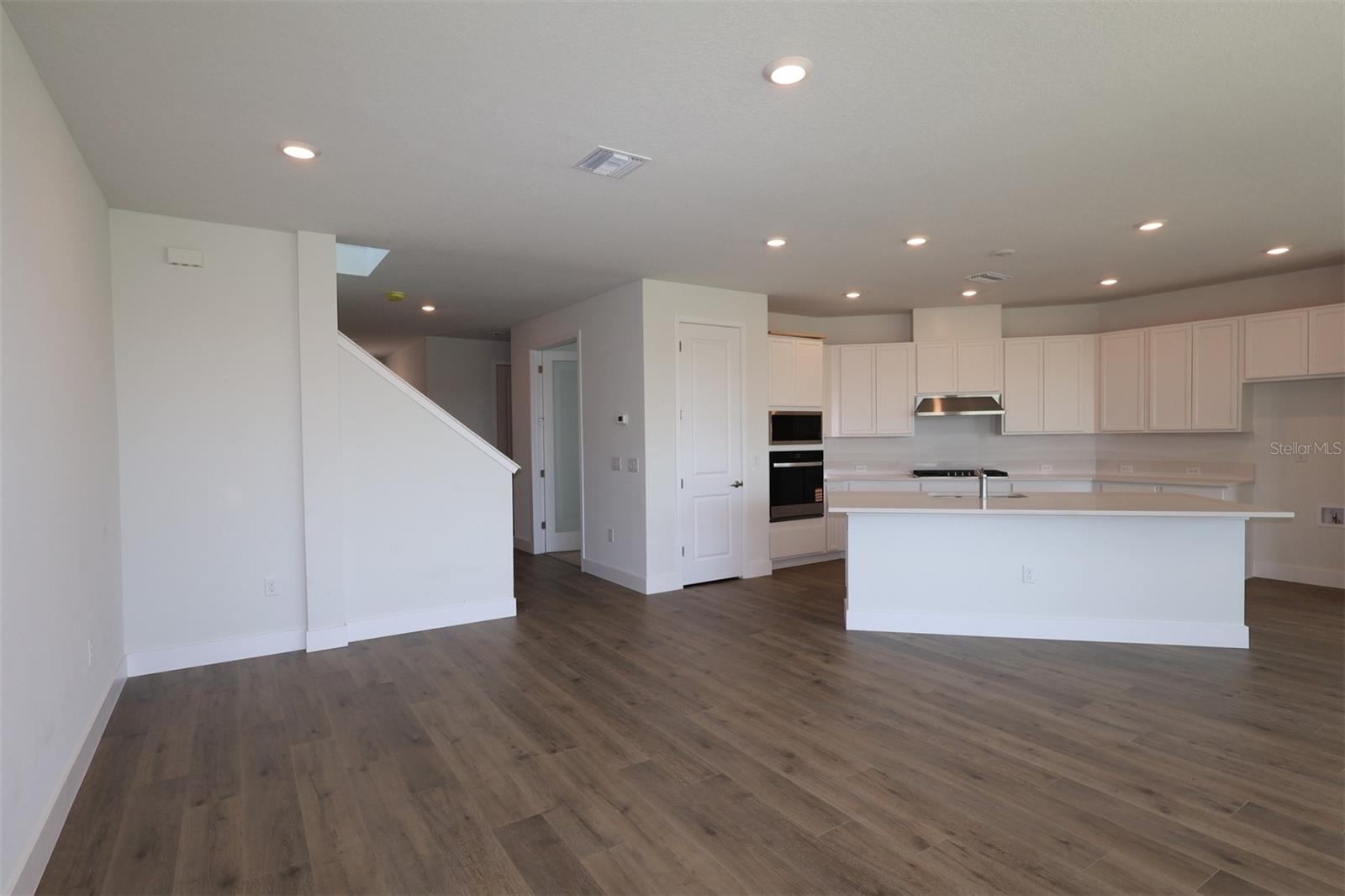 Image 10 of 23 For 636 Allora Avenue