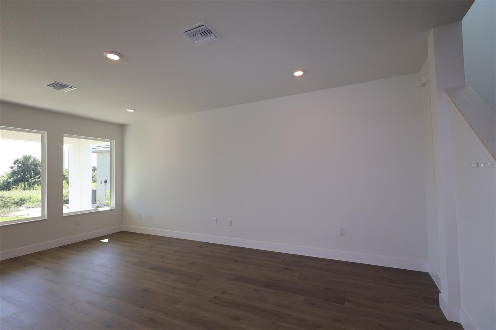 Image 11 of 23 For 636 Allora Avenue