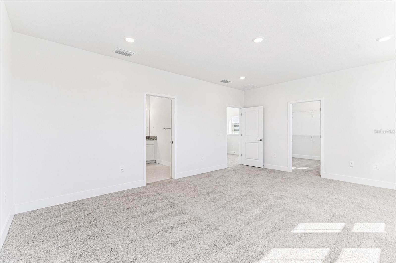 Image 25 of 51 For 636 Allora Avenue