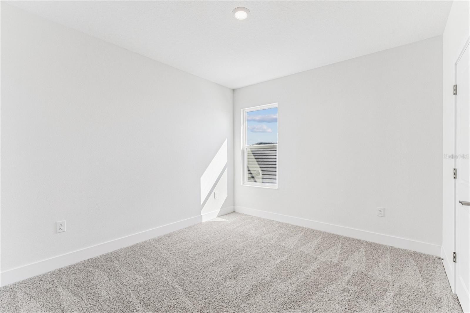 Image 30 of 51 For 636 Allora Avenue