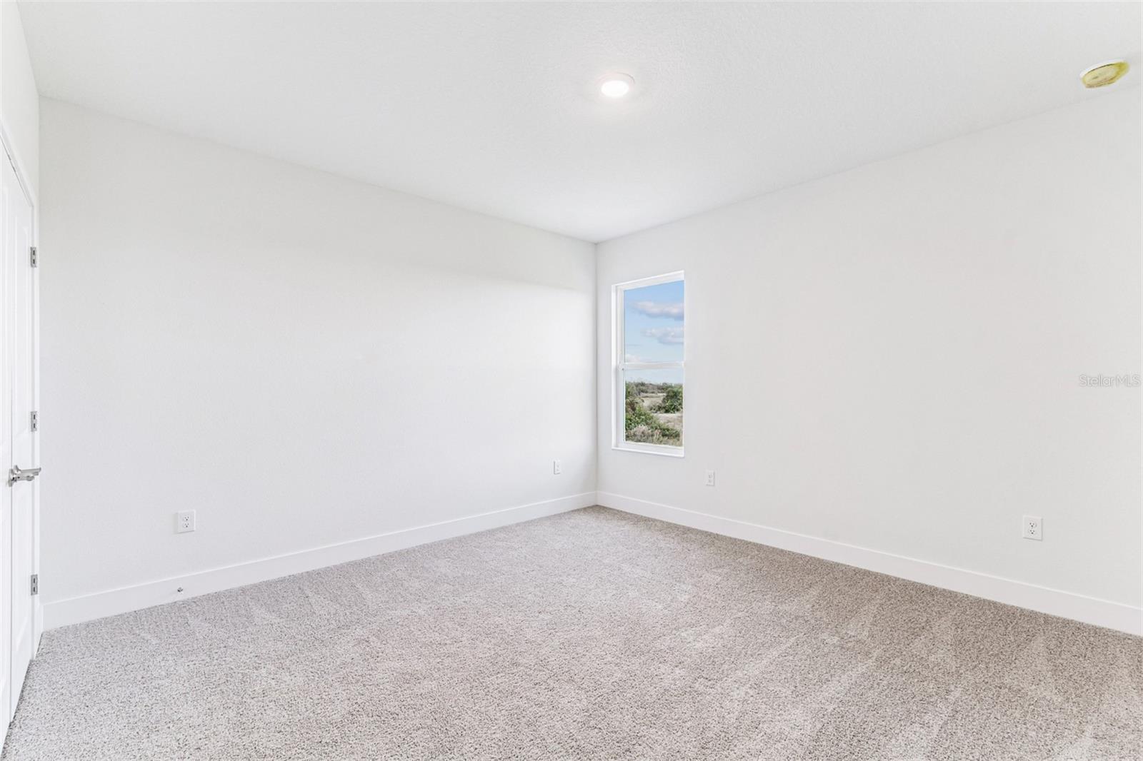 Image 34 of 51 For 636 Allora Avenue