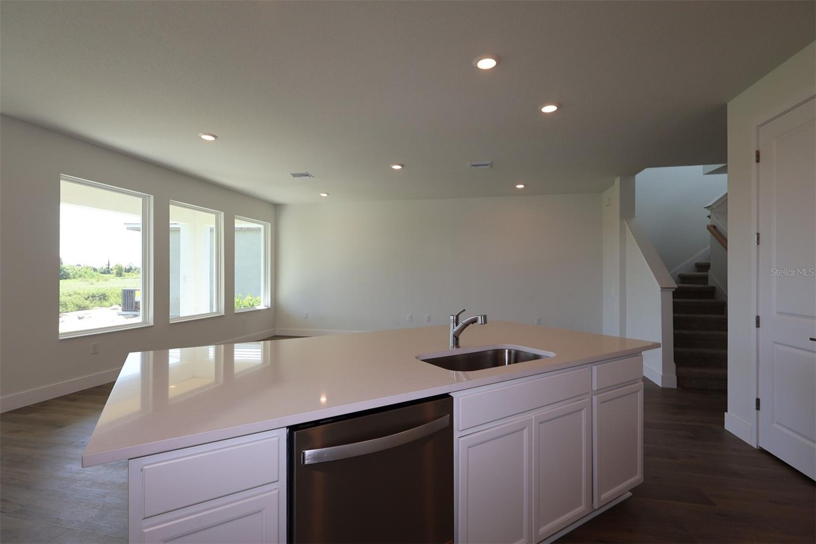 Image 6 of 23 For 636 Allora Avenue