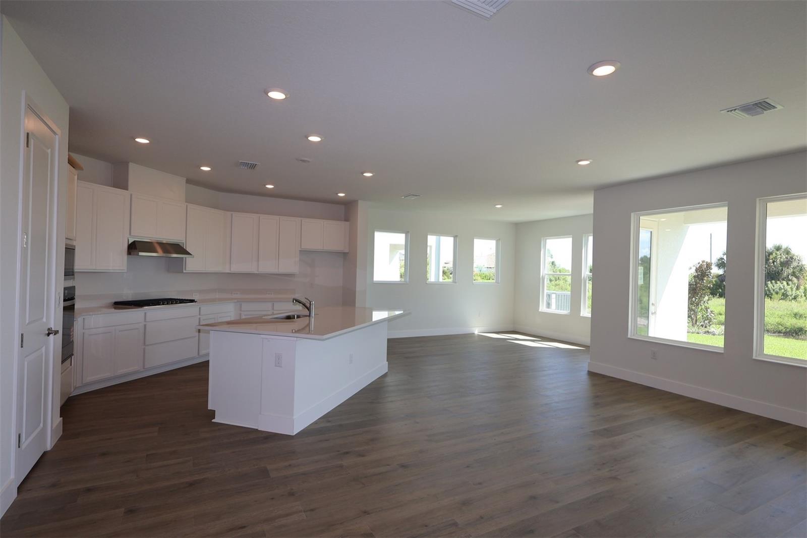 Image 9 of 23 For 636 Allora Avenue