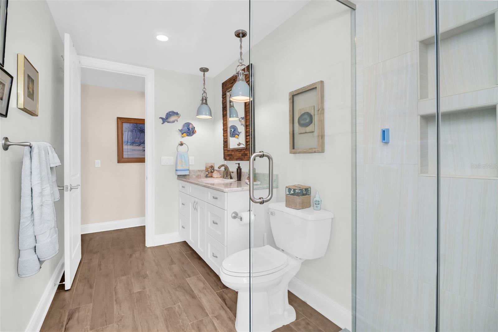 Image 42 of 67 For 1100 Friendly Way S