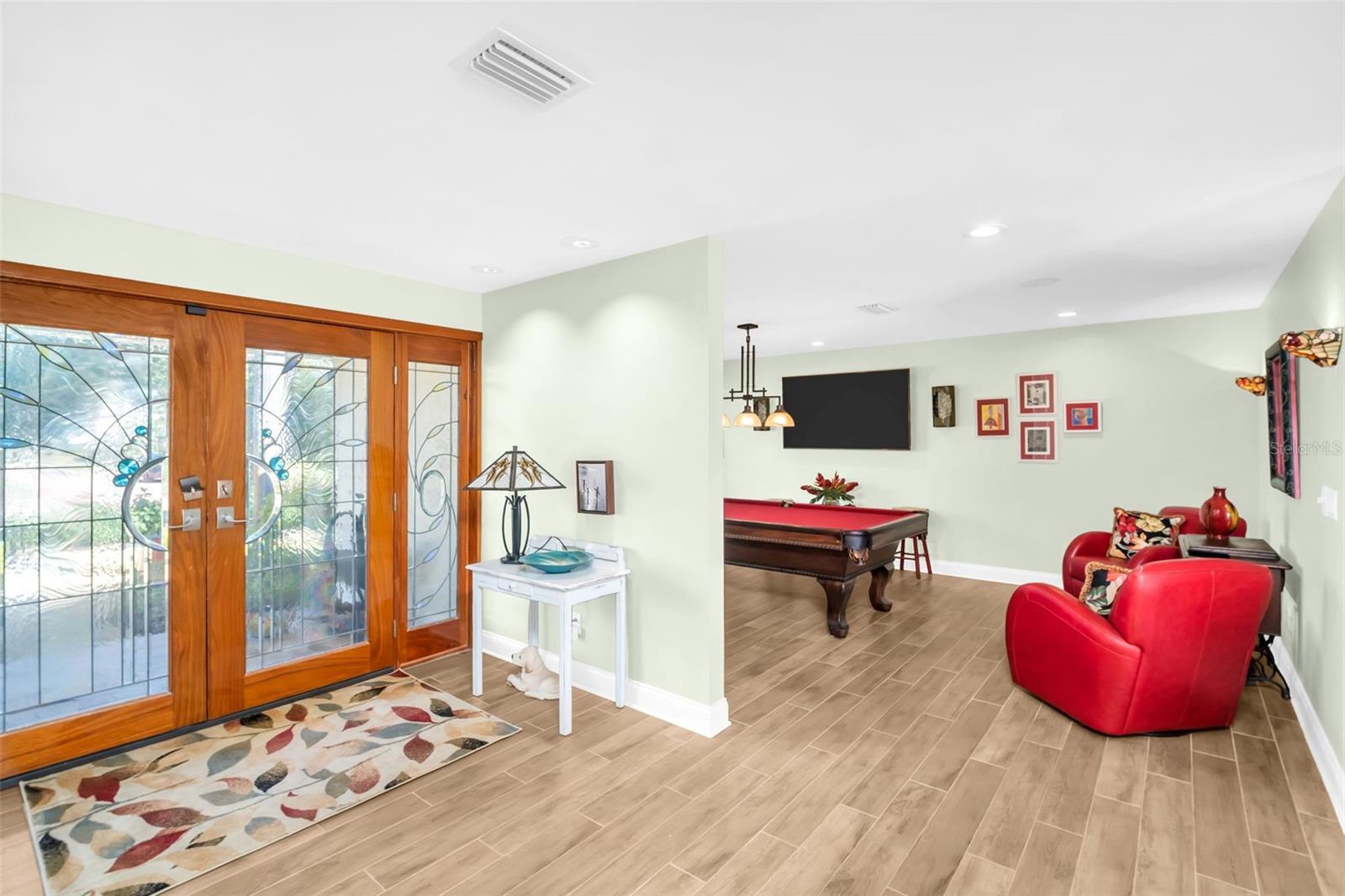 Image 6 of 67 For 1100 Friendly Way S