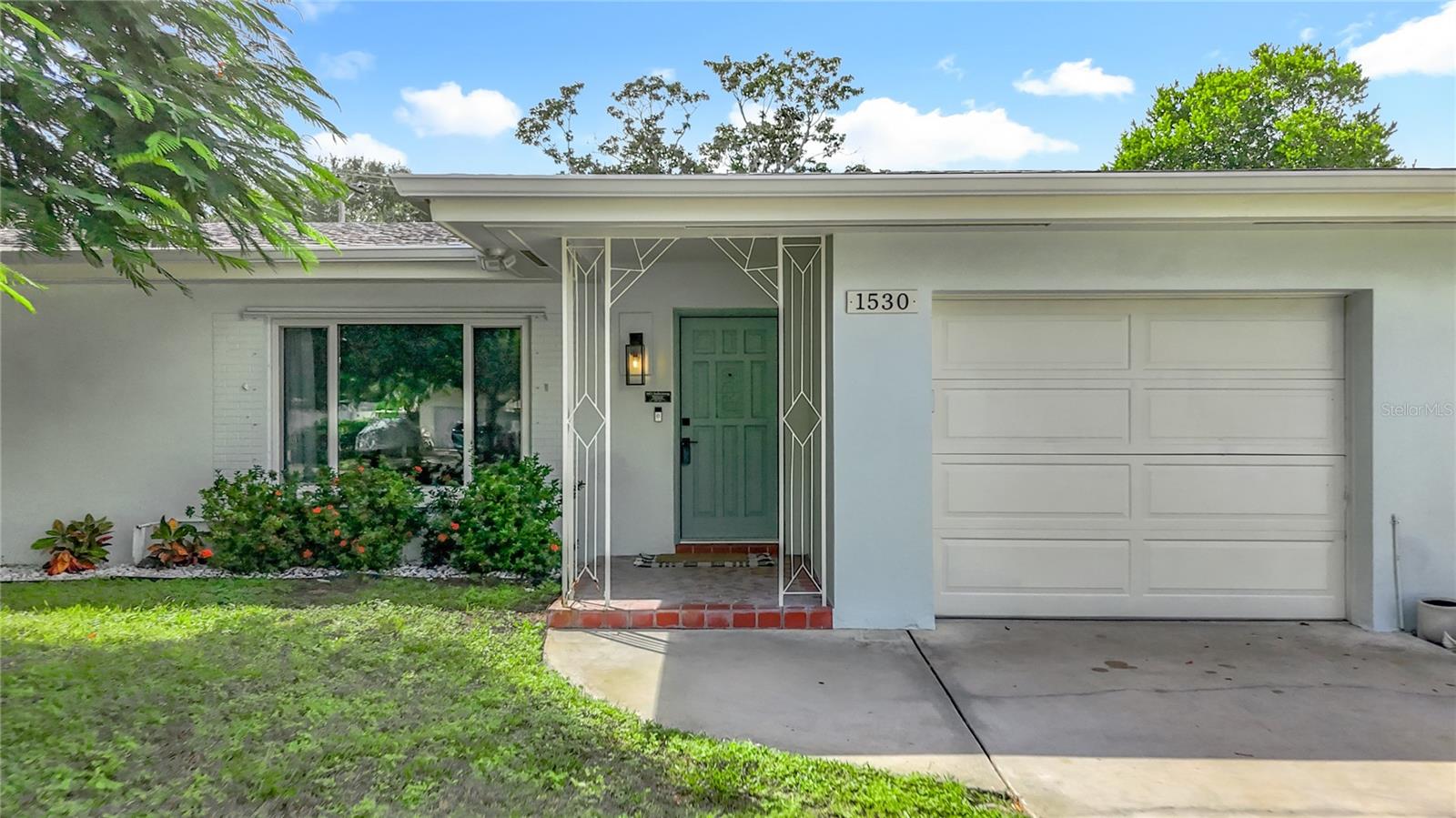 Image 2 of 60 For 1530 Lakeside Drive
