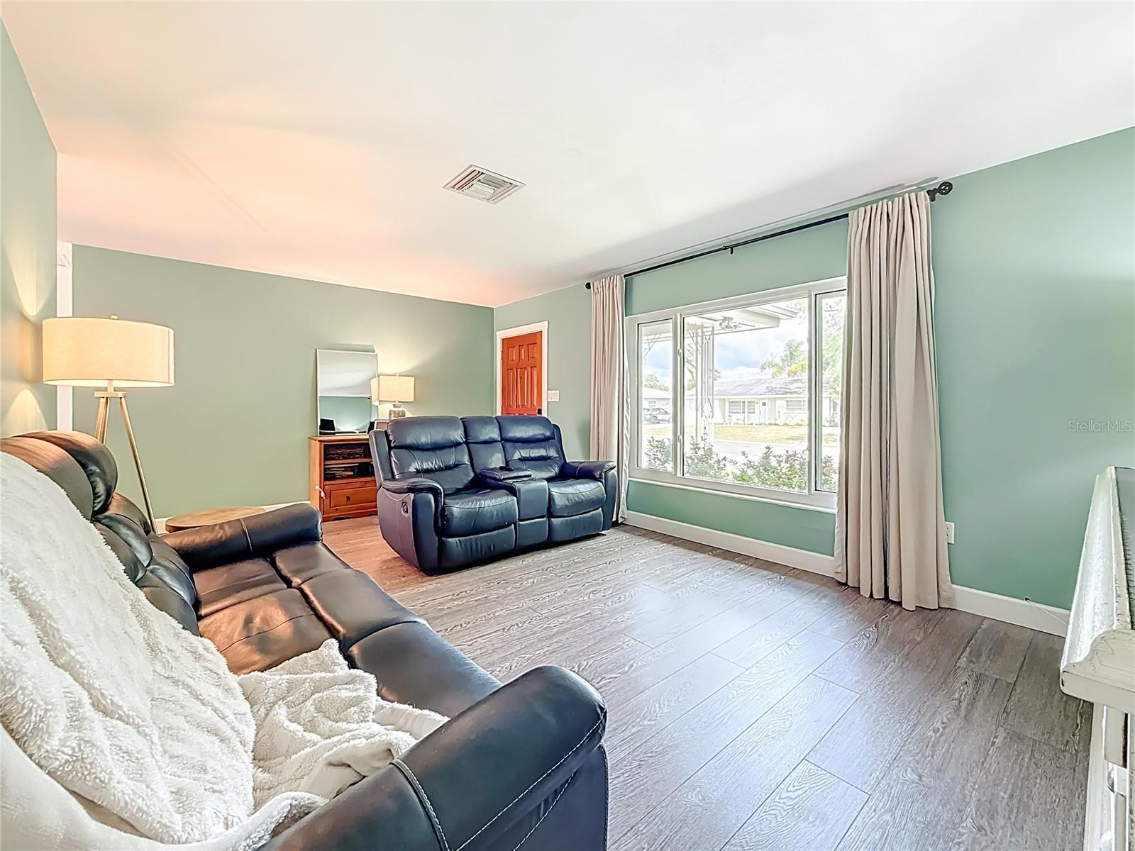 Image 6 of 60 For 1530 Lakeside Drive