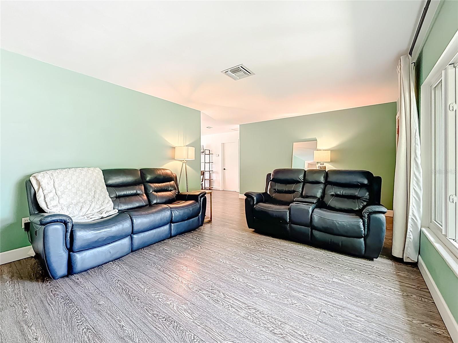 Image 8 of 60 For 1530 Lakeside Drive