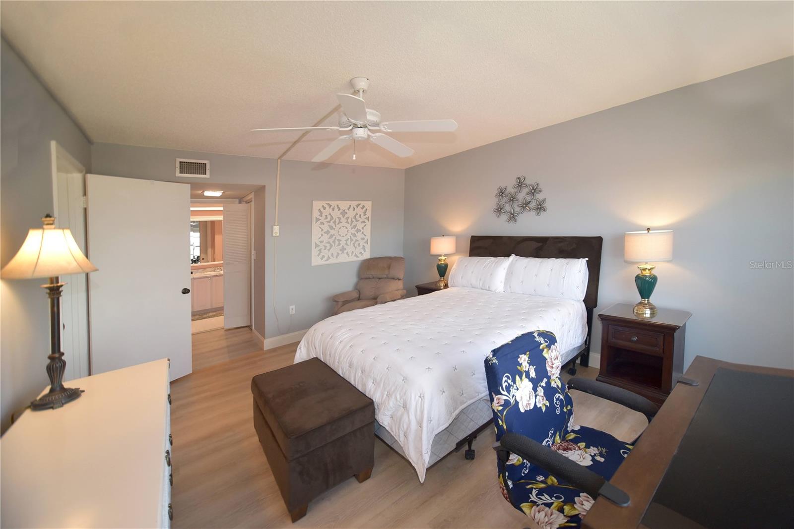 Image 18 of 40 For 4900 Brittany Drive S 1003