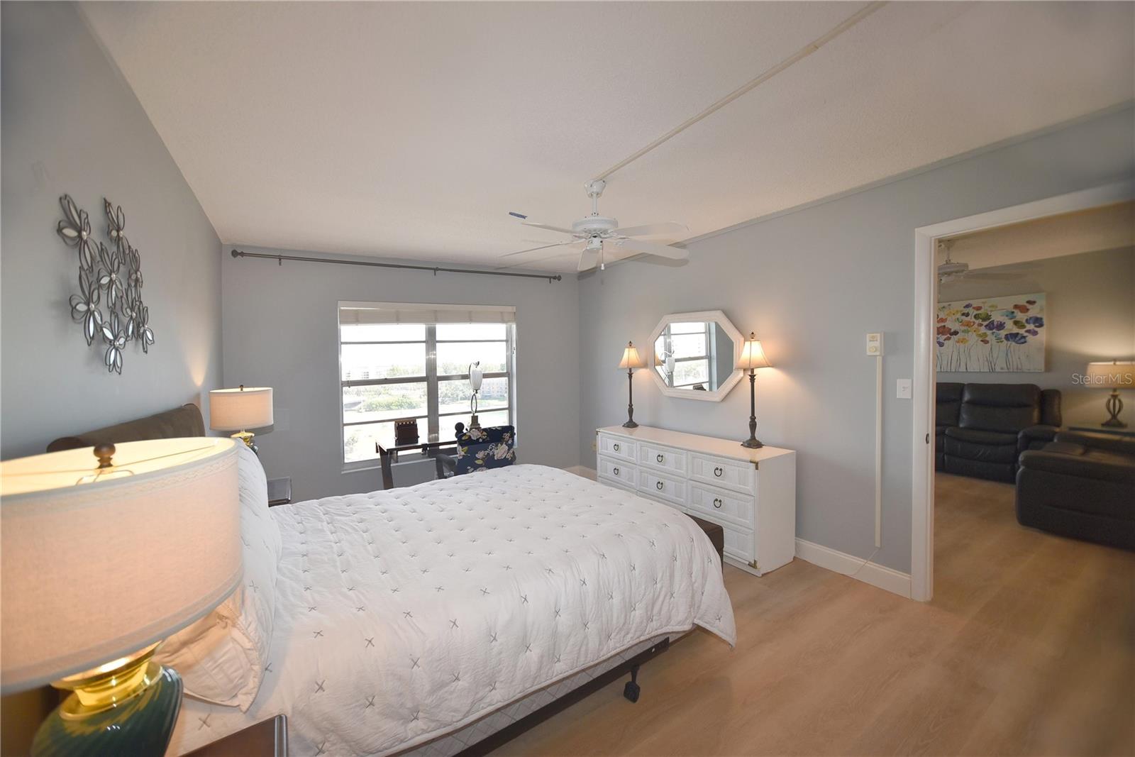 Image 19 of 40 For 4900 Brittany Drive S 1003