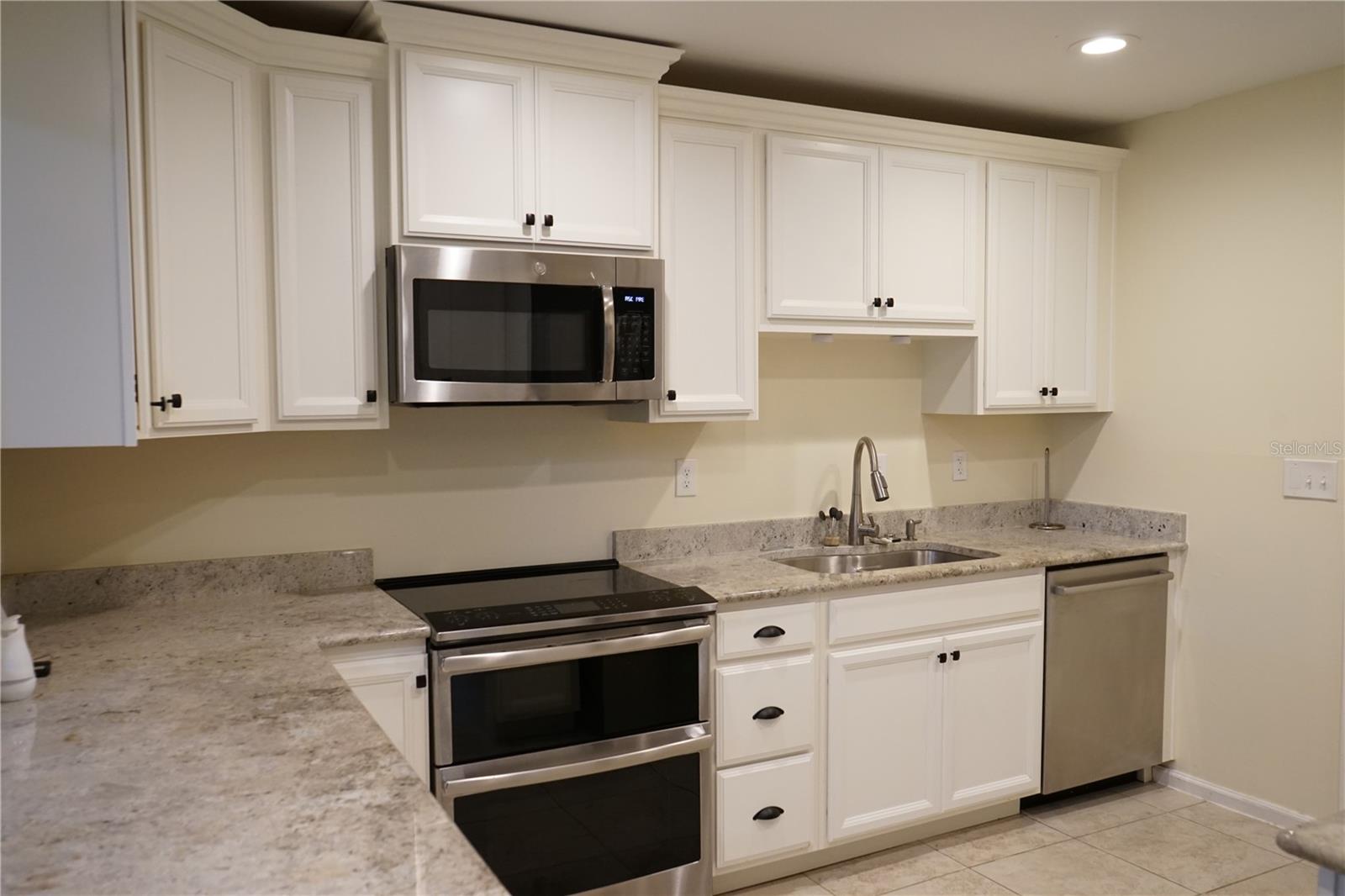 Image 13 of 64 For 317 Green Manor Way 38 B