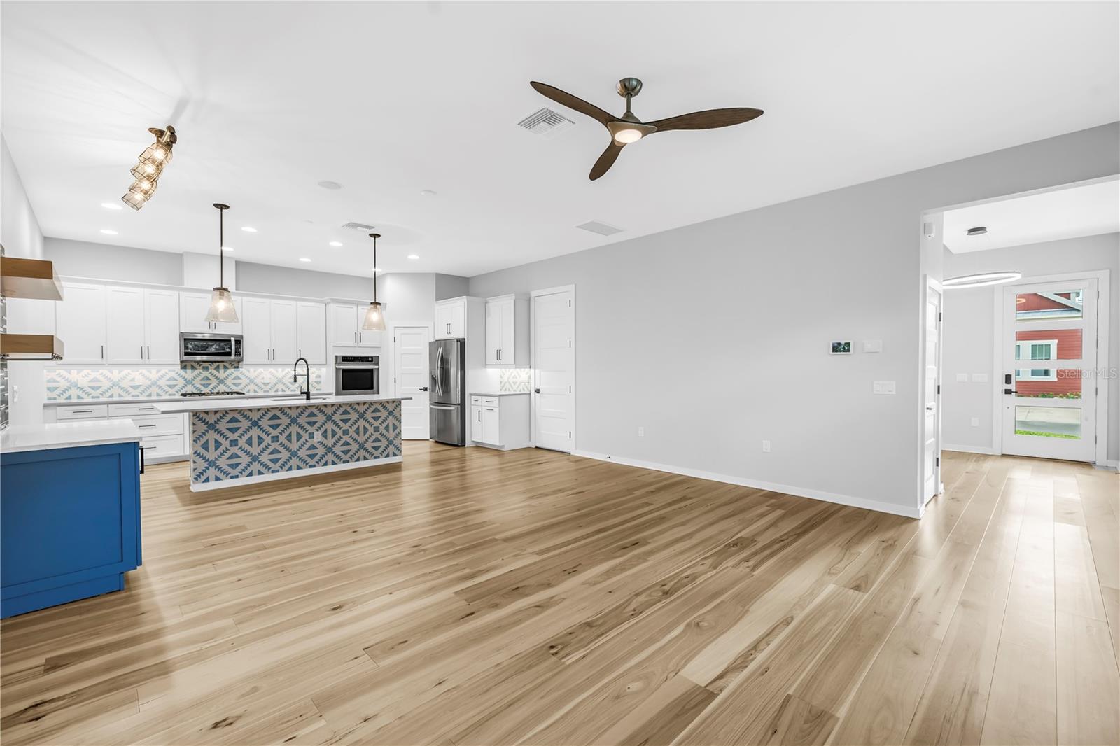 Image 18 of 77 For 210 Amelia Avenue C