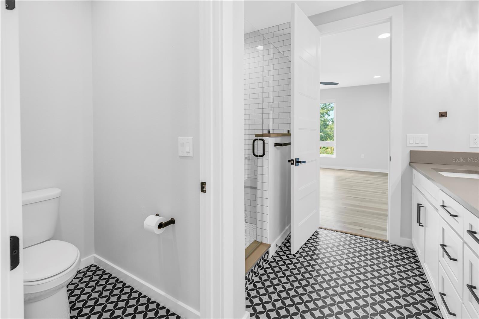 Image 29 of 77 For 210 Amelia Avenue C