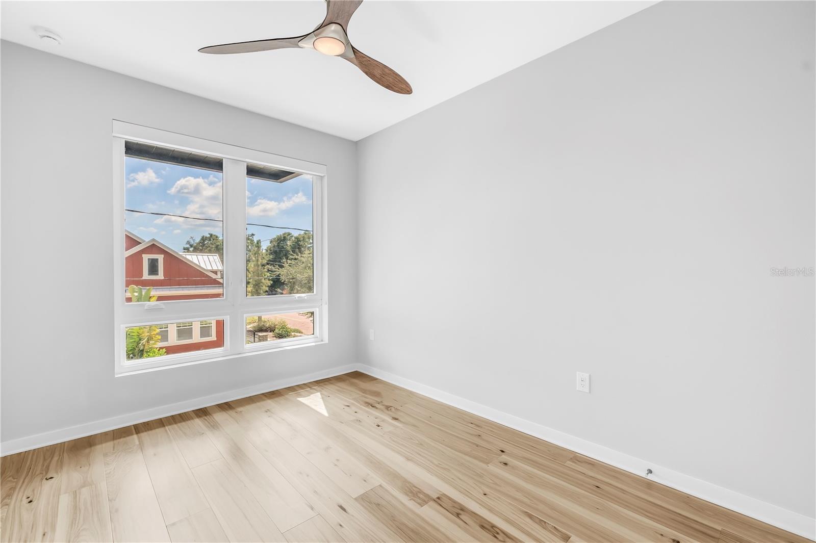 Image 40 of 77 For 210 Amelia Avenue C