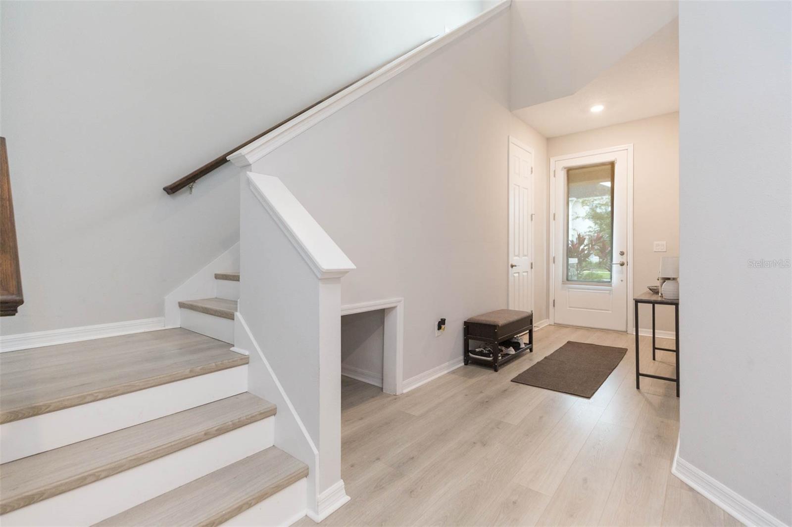 Image 10 of 75 For 3699 Front Park Drive