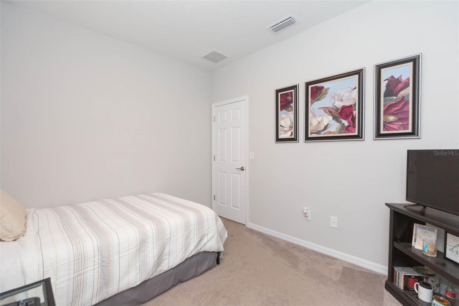 Image 49 of 75 For 3699 Front Park Drive