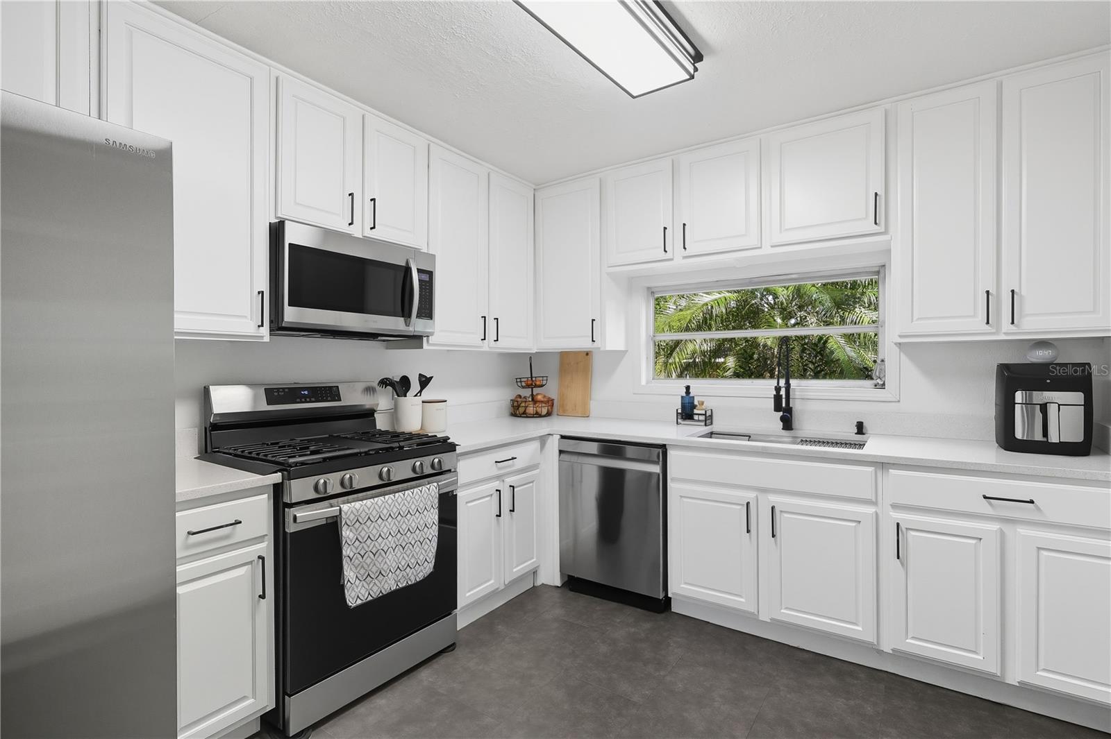 Image 14 of 25 For 403 Euclid Avenue
