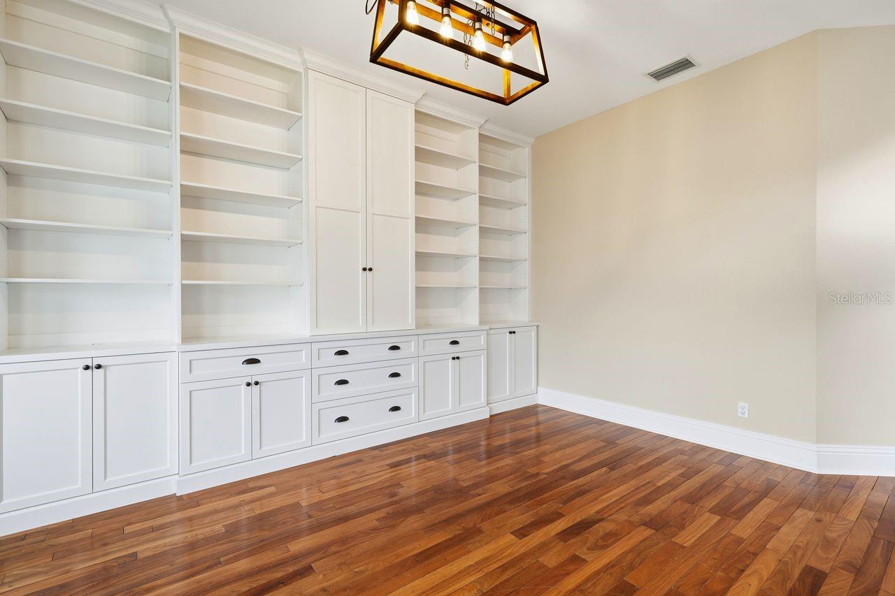 Image 28 of 57 For 700 Westfield Court