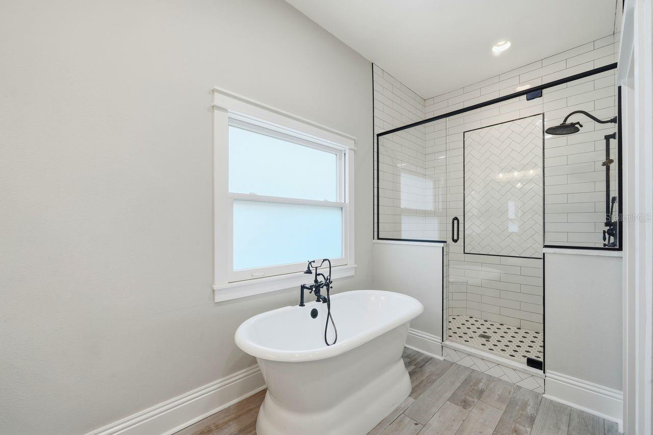 Image 34 of 57 For 700 Westfield Court