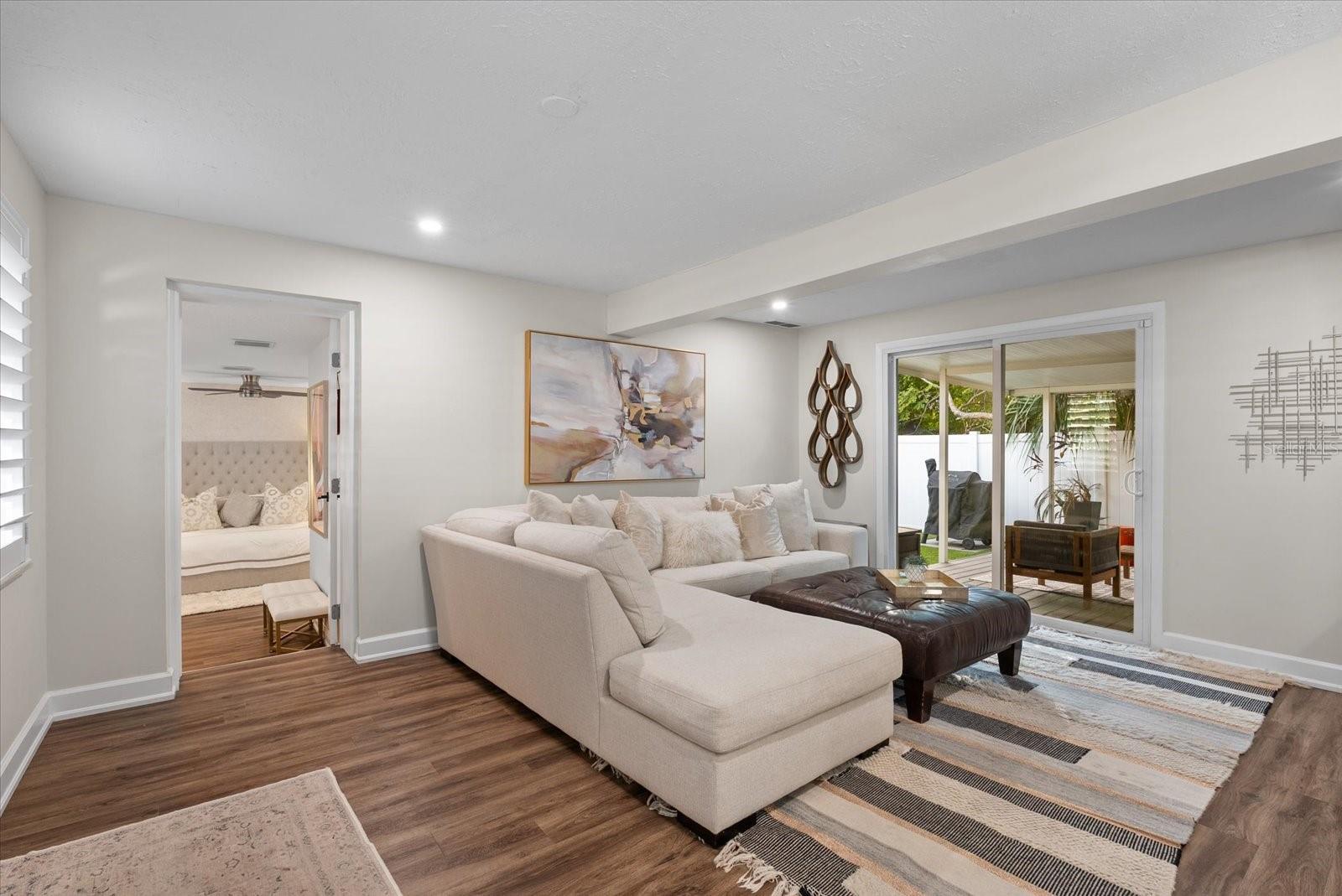 Image 18 of 35 For 2902 North B Street