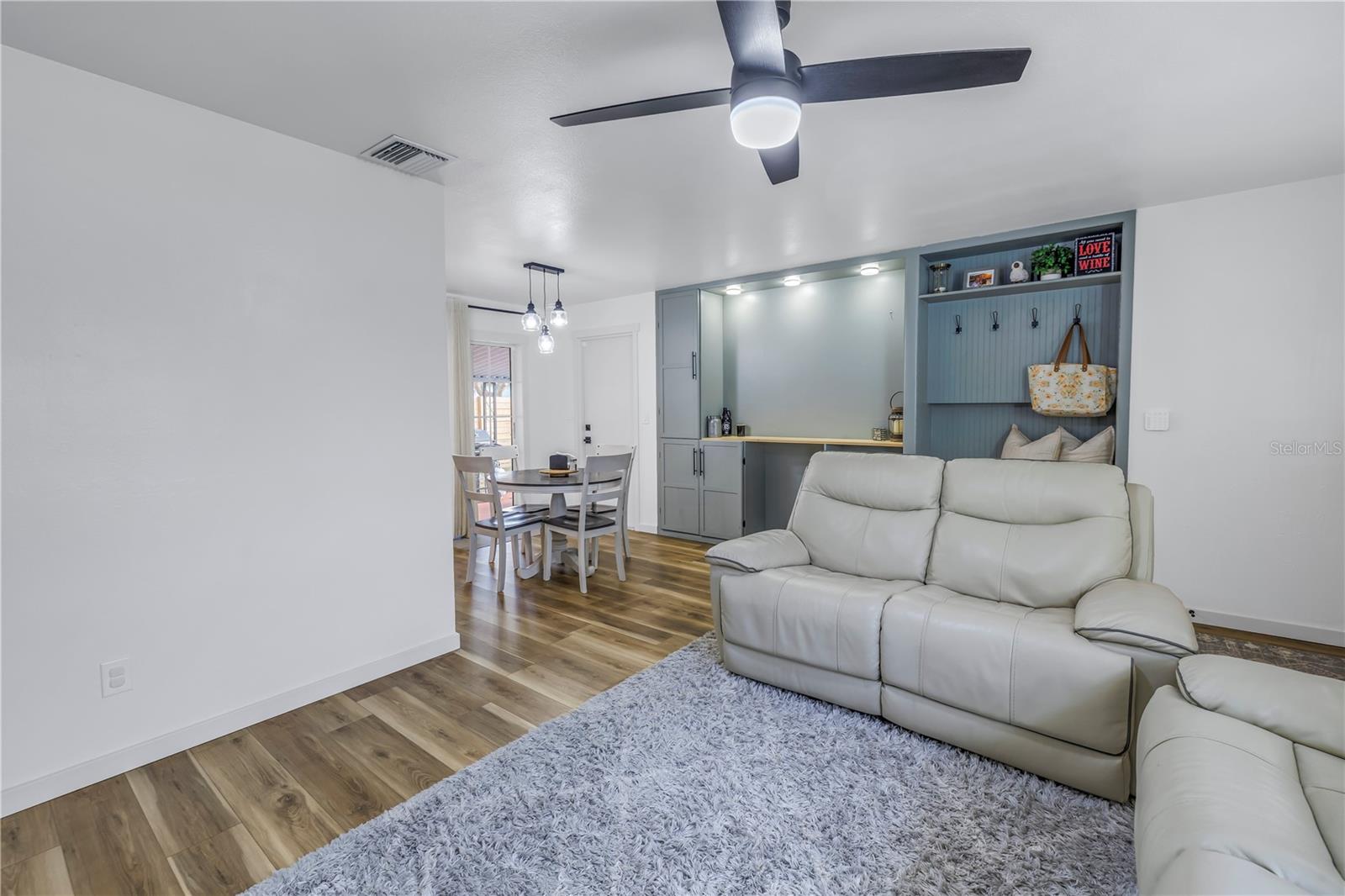 Listing photo id 8 for 8701 56th Street N