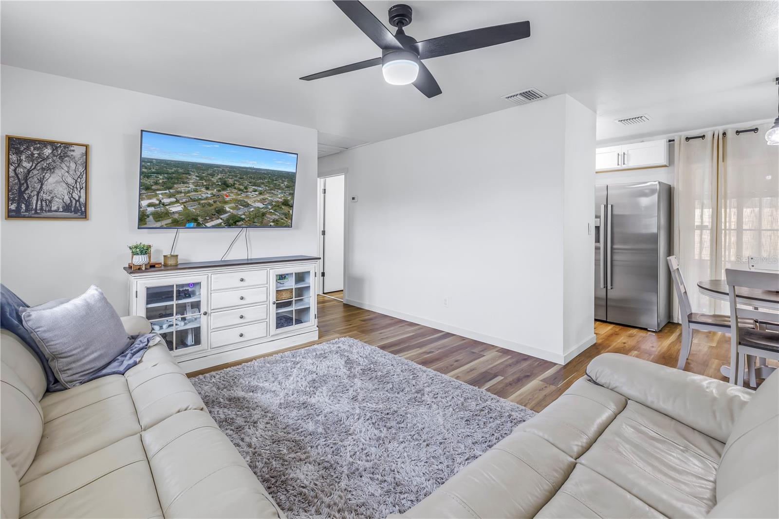 Listing photo id 10 for 8701 56th Street N