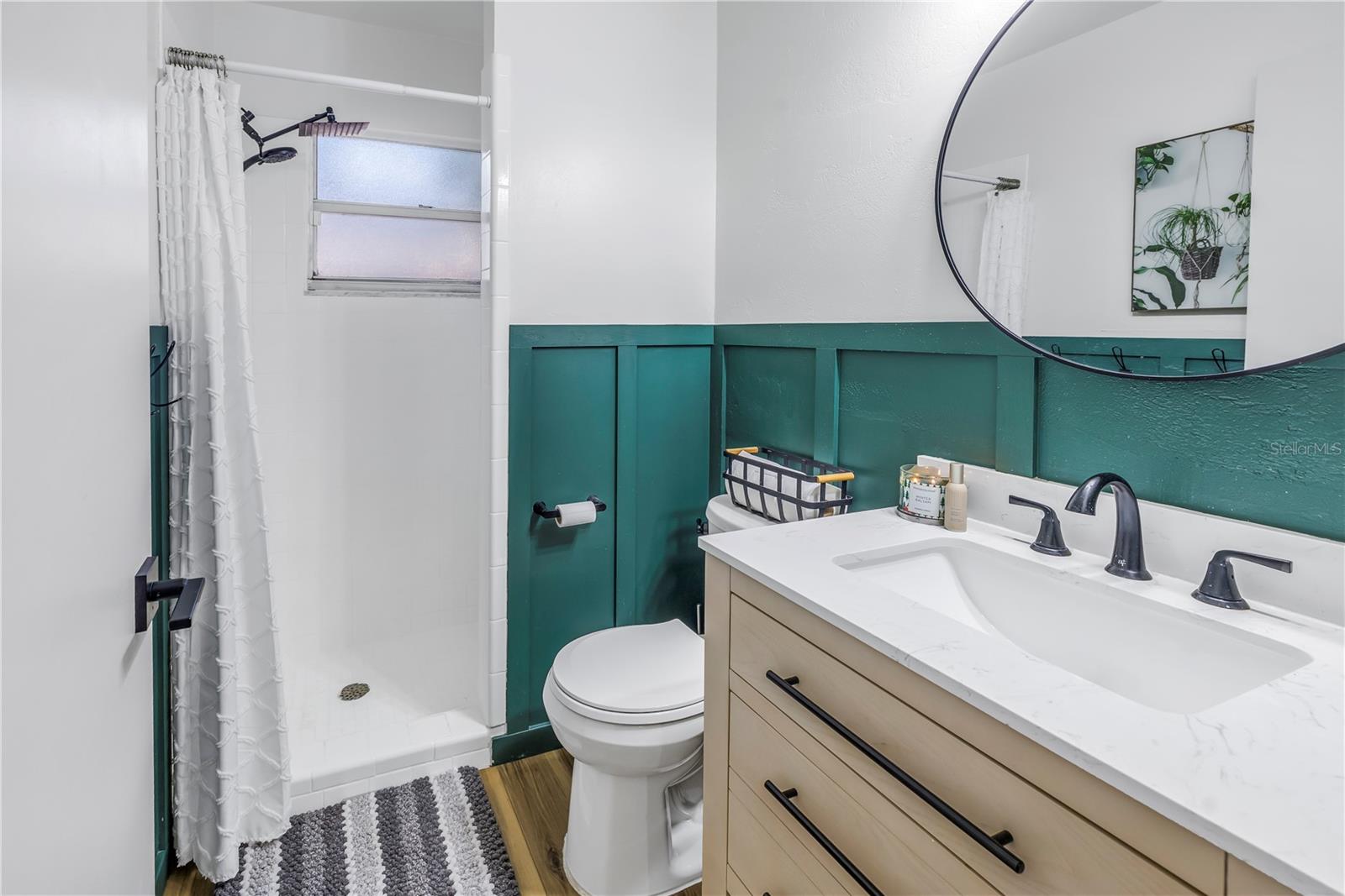 Listing photo id 13 for 8701 56th Street N