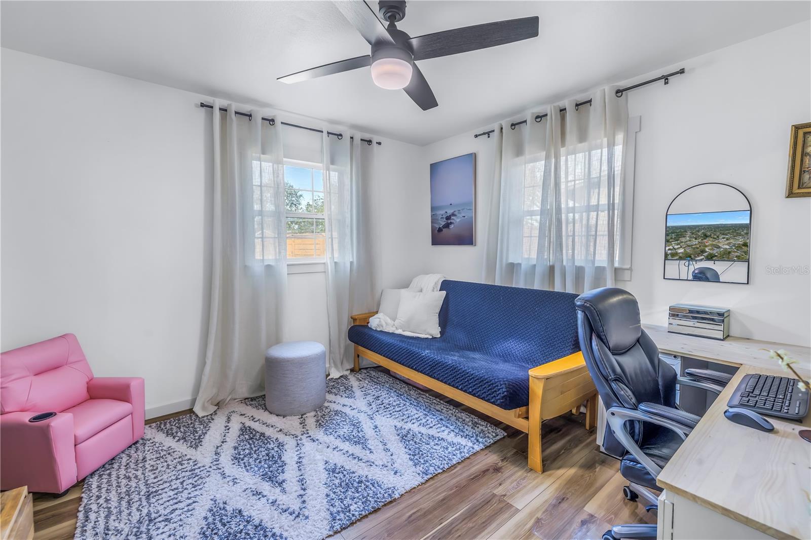 Listing photo id 14 for 8701 56th Street N