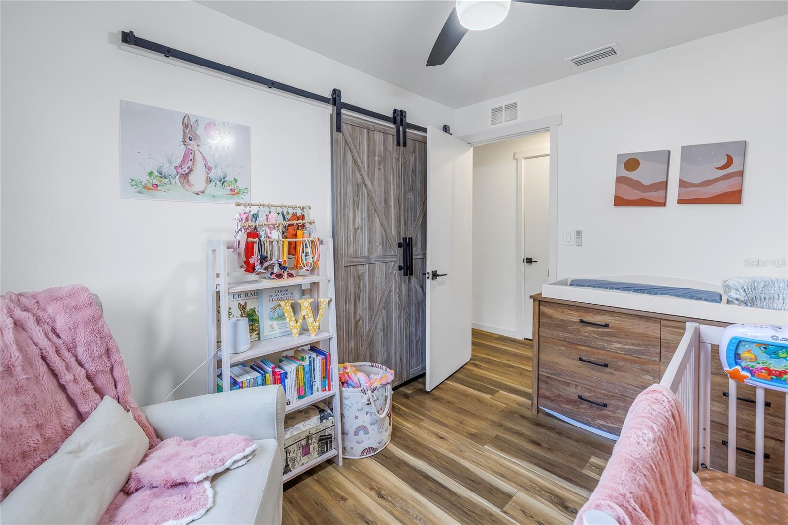 Listing photo id 16 for 8701 56th Street N