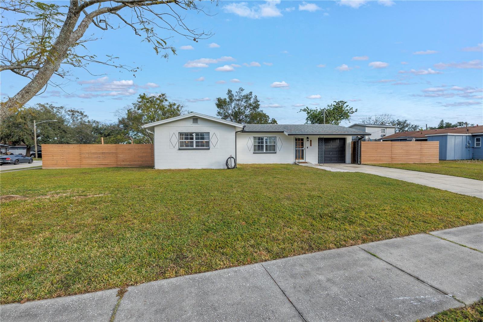 Listing photo id 18 for 8701 56th Street N