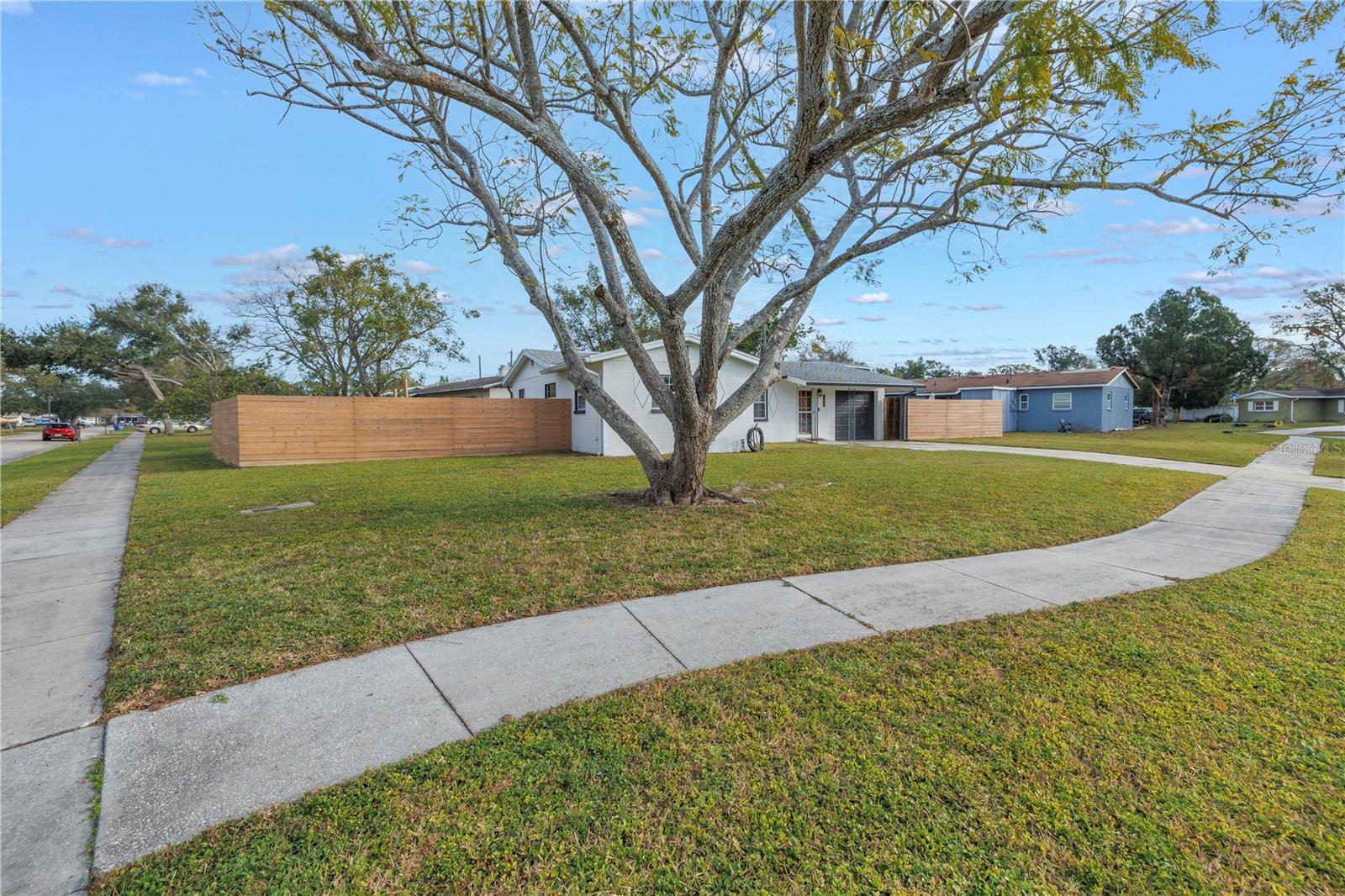 Listing photo id 19 for 8701 56th Street N