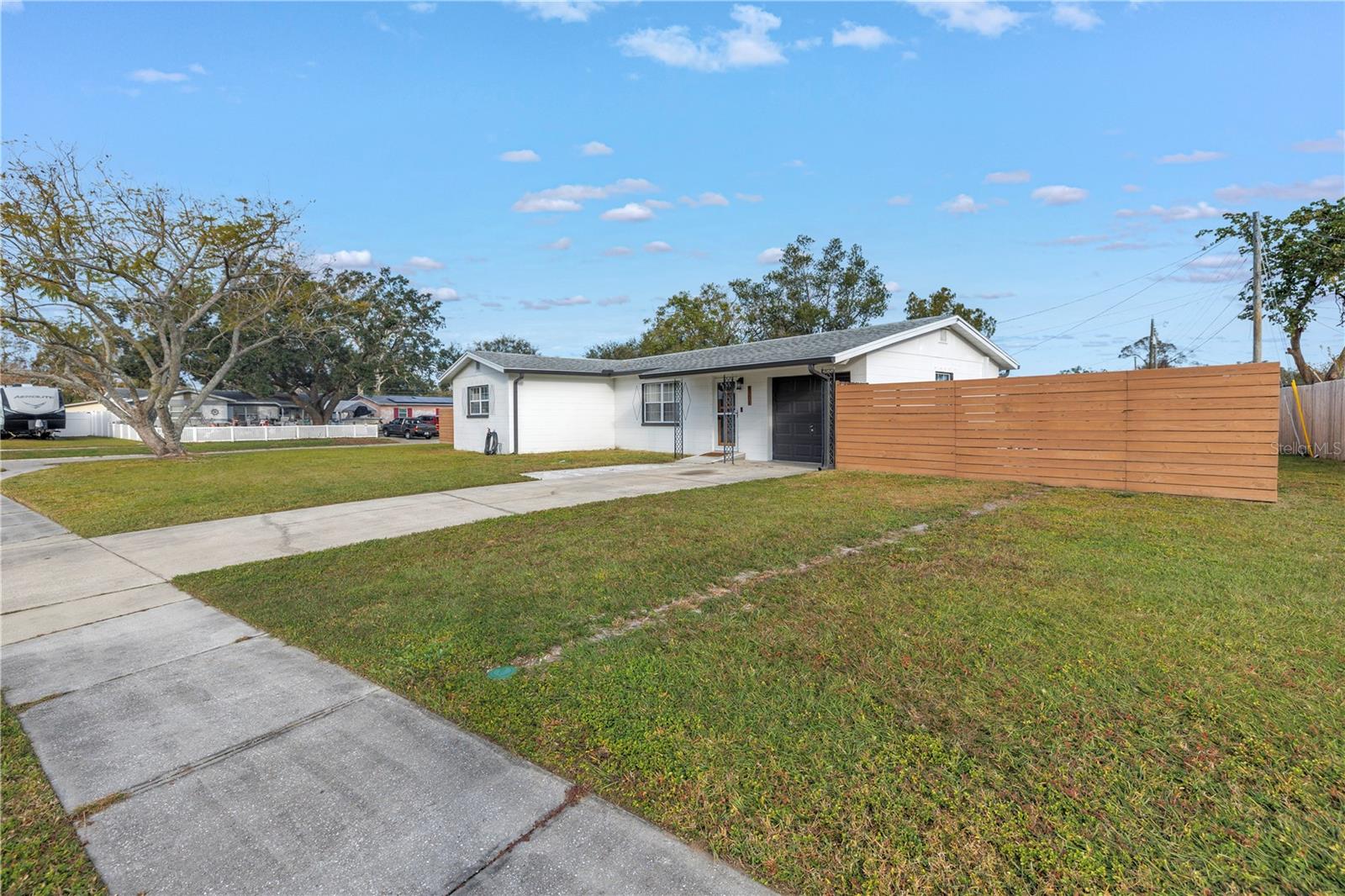 Listing photo id 23 for 8701 56th Street N
