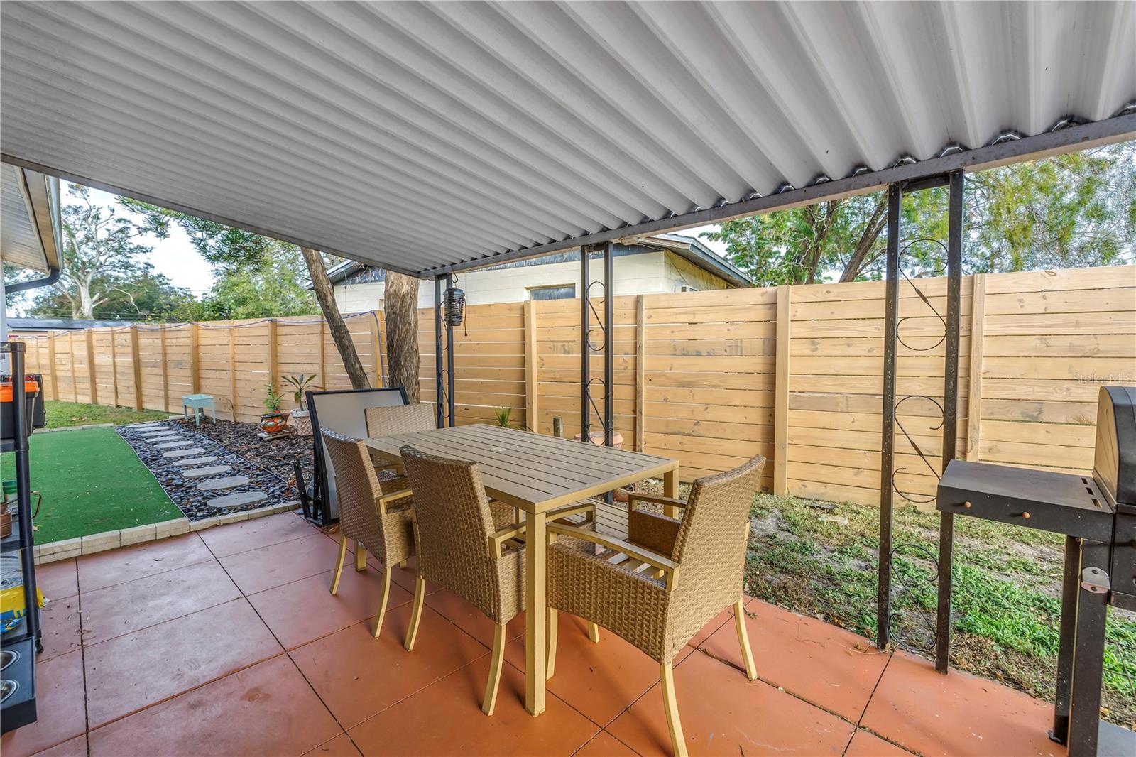 Listing photo id 25 for 8701 56th Street N