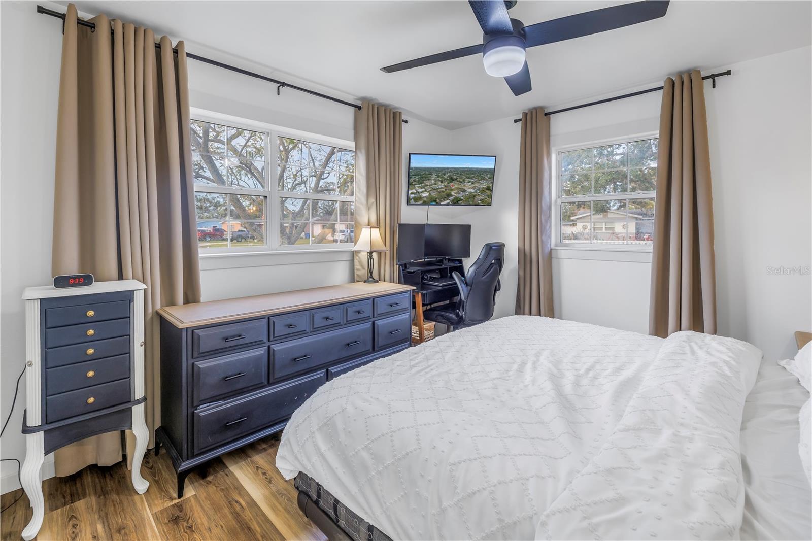 Listing photo id 30 for 8701 56th Street N