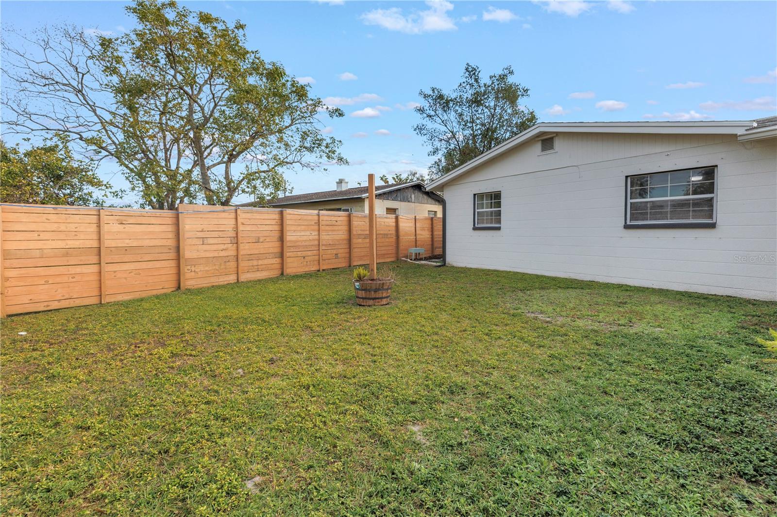 Listing photo id 33 for 8701 56th Street N