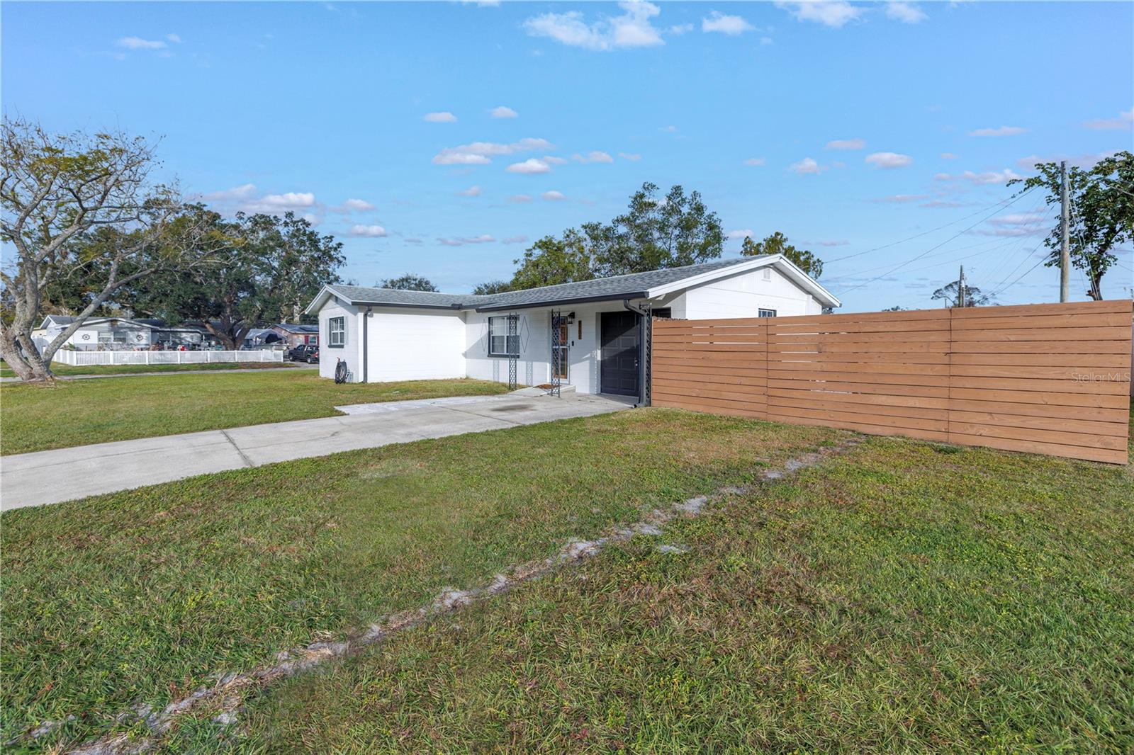 Listing photo id 36 for 8701 56th Street N