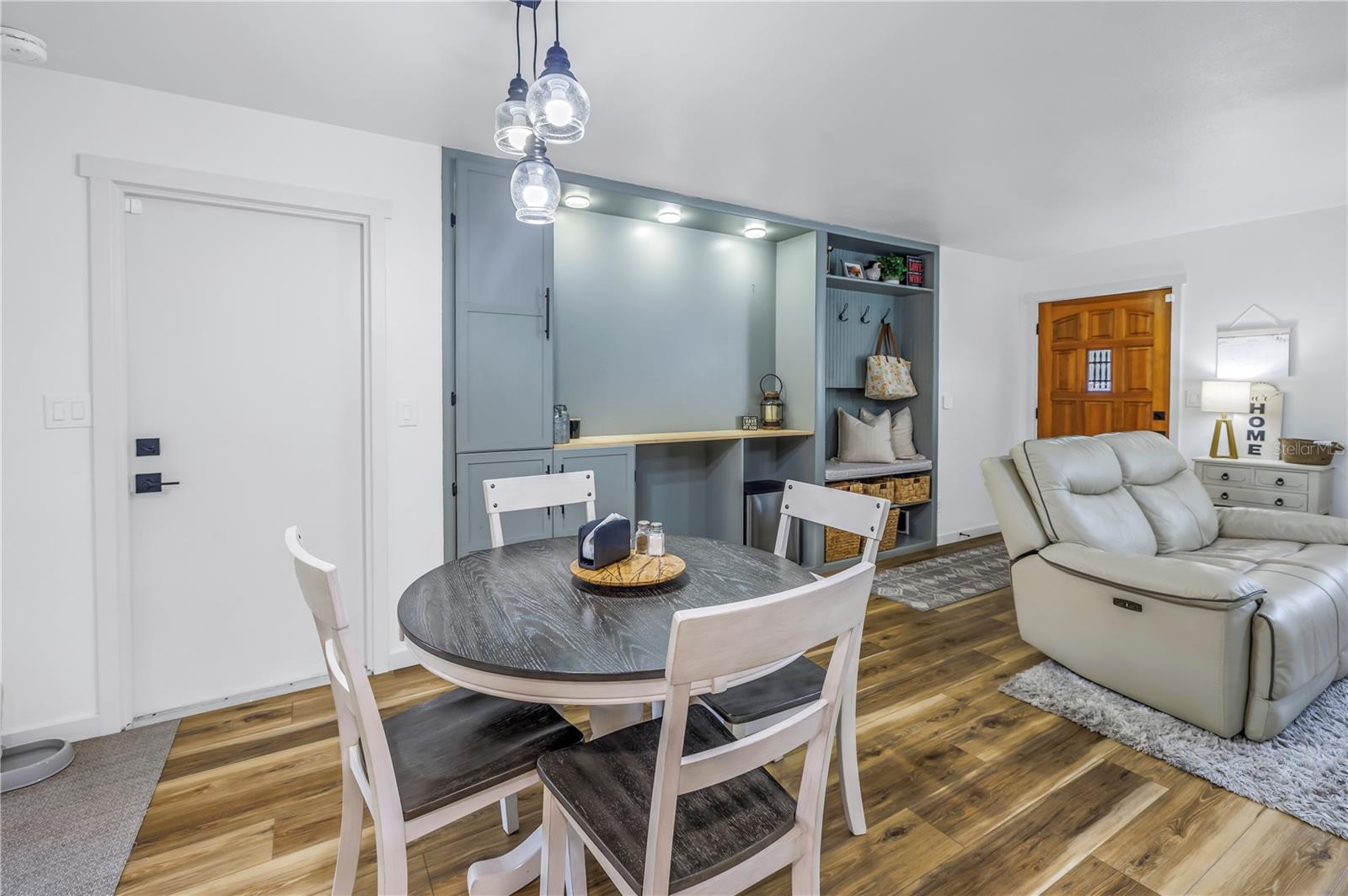 Listing photo id 5 for 8701 56th Street N