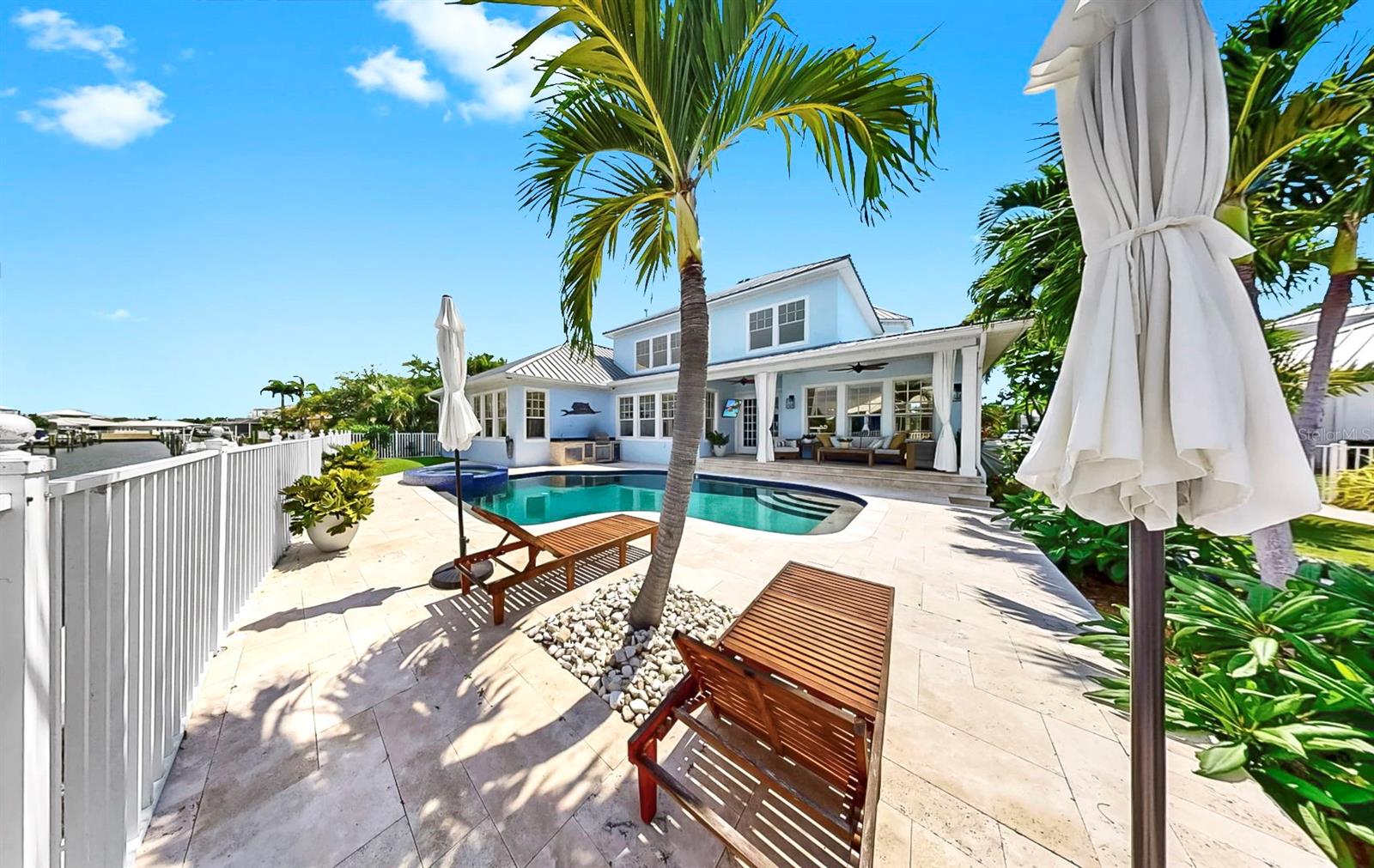 Image 17 of 78 For 627 Mirabay Boulevard
