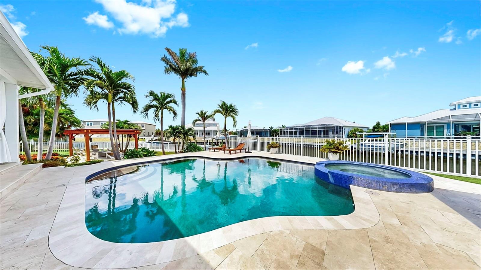 Image 18 of 78 For 627 Mirabay Boulevard