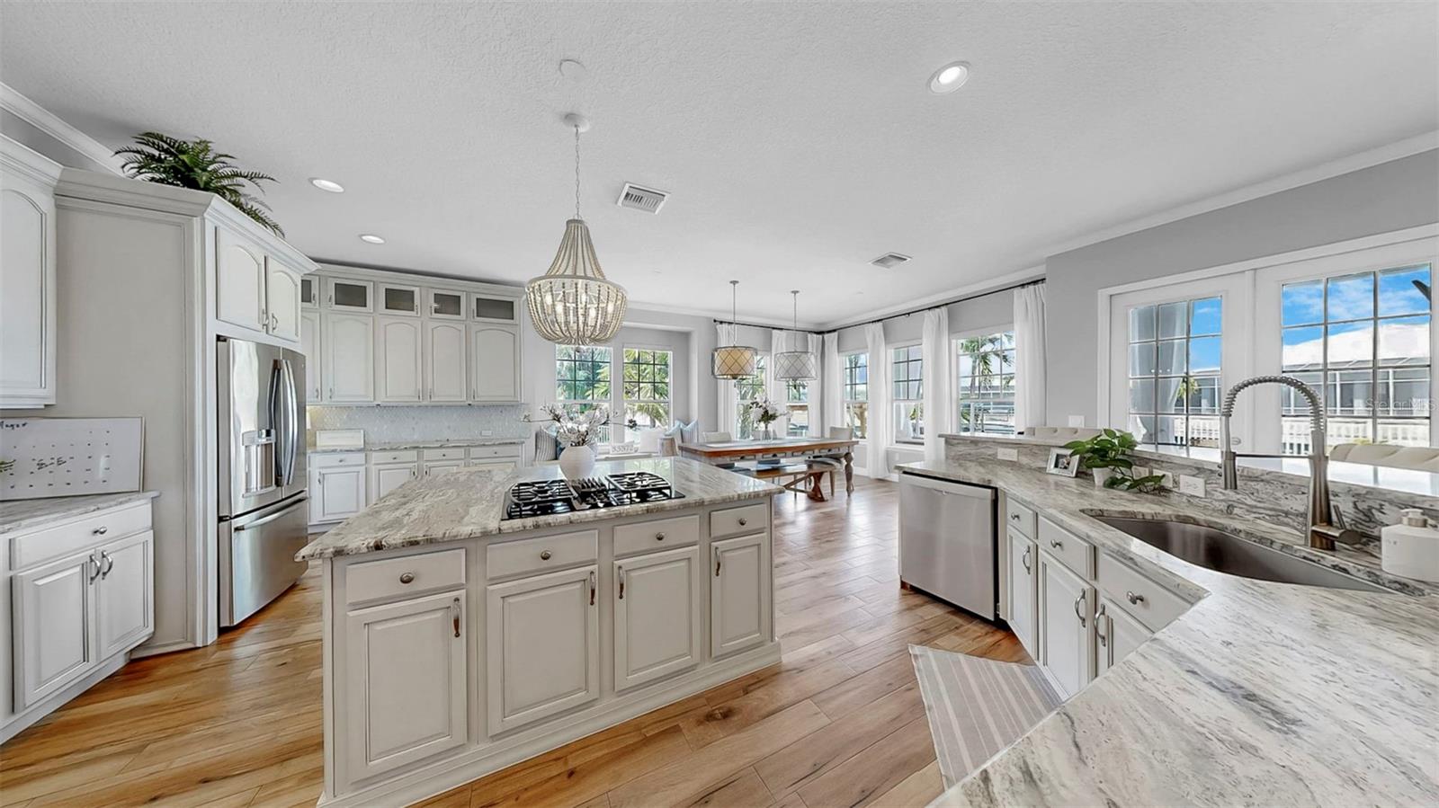 Image 22 of 78 For 627 Mirabay Boulevard