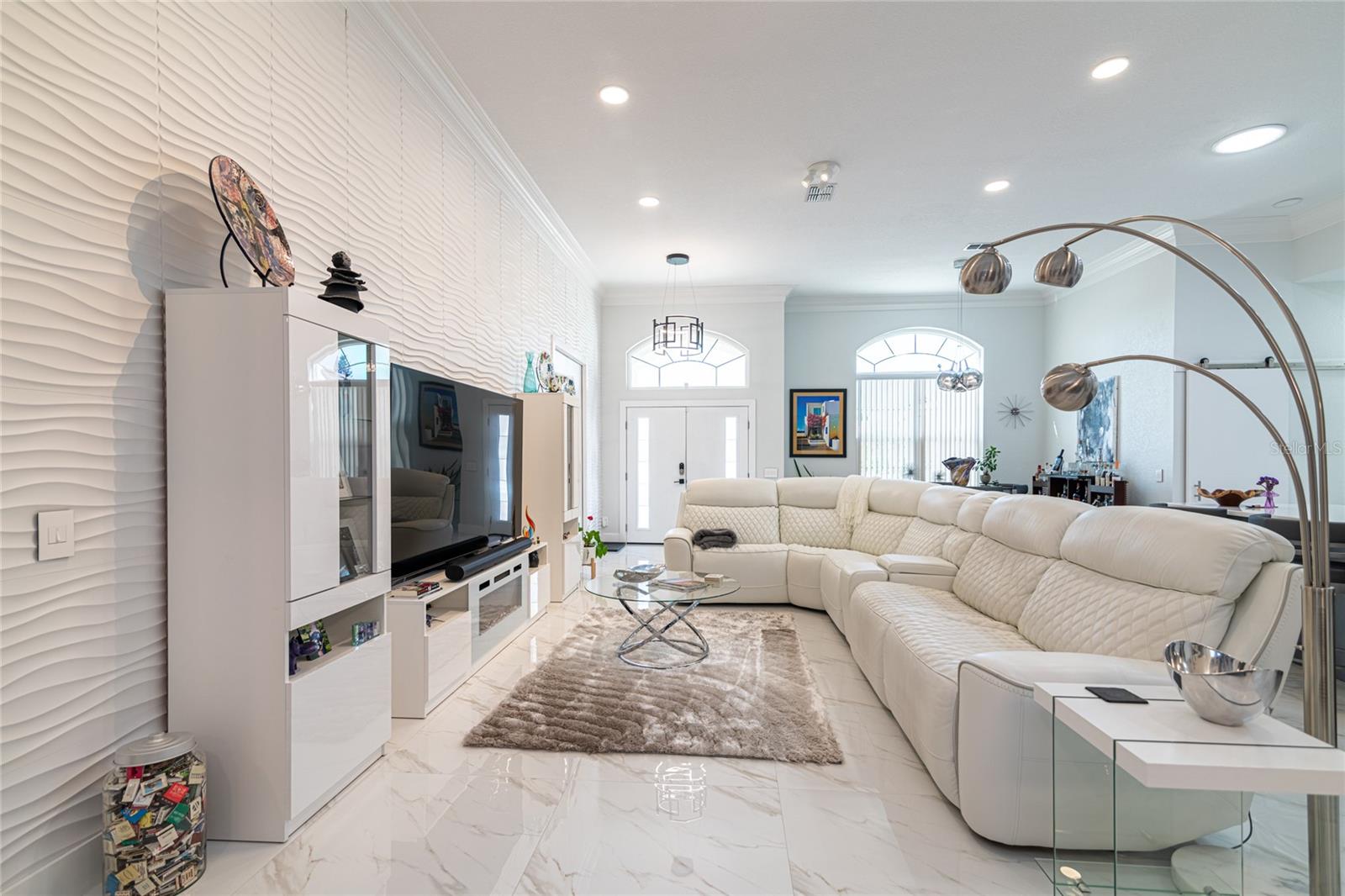 Listing photo id 8 for 6932 Cozumel Court