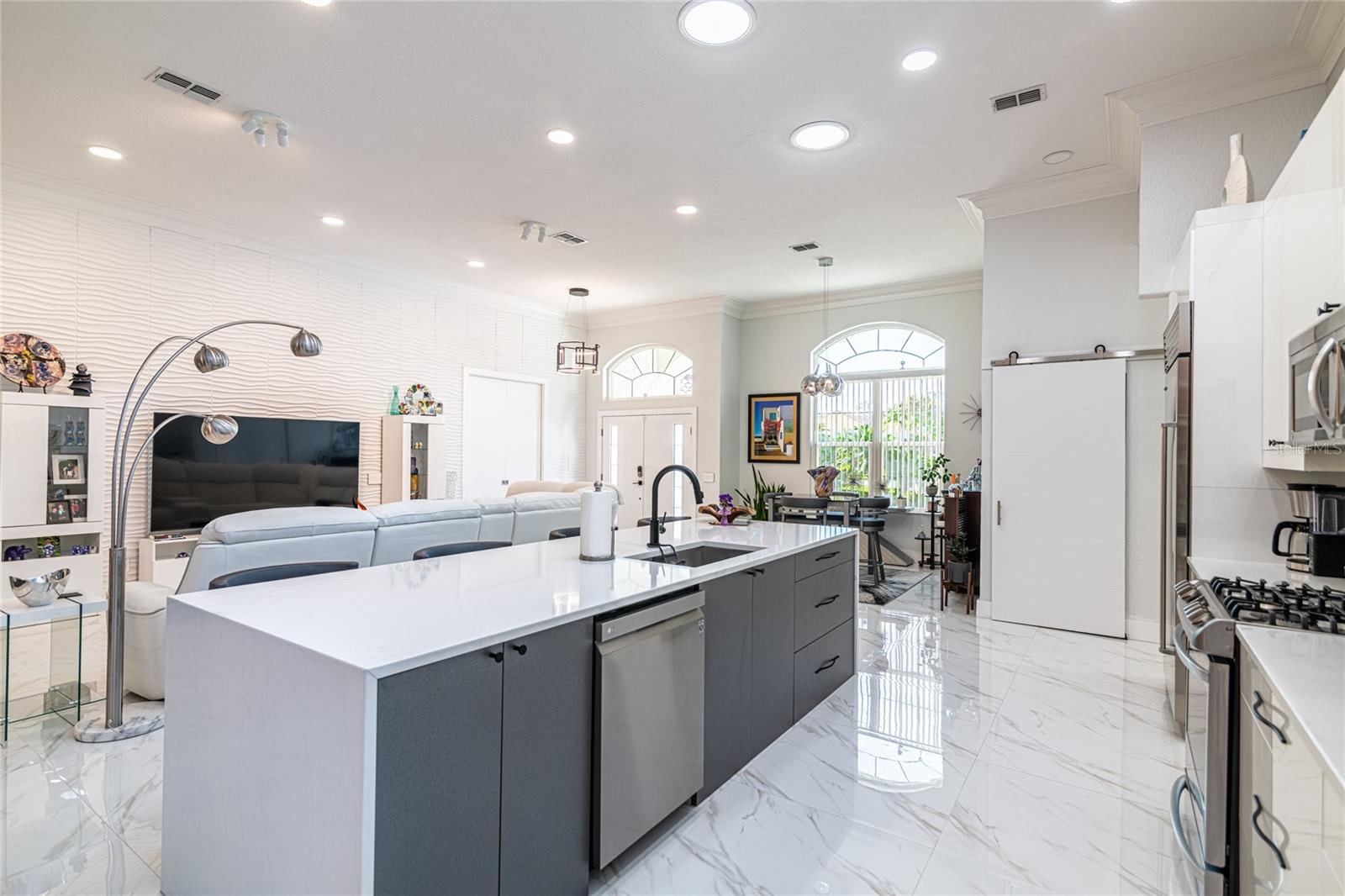 Listing photo id 18 for 6932 Cozumel Court
