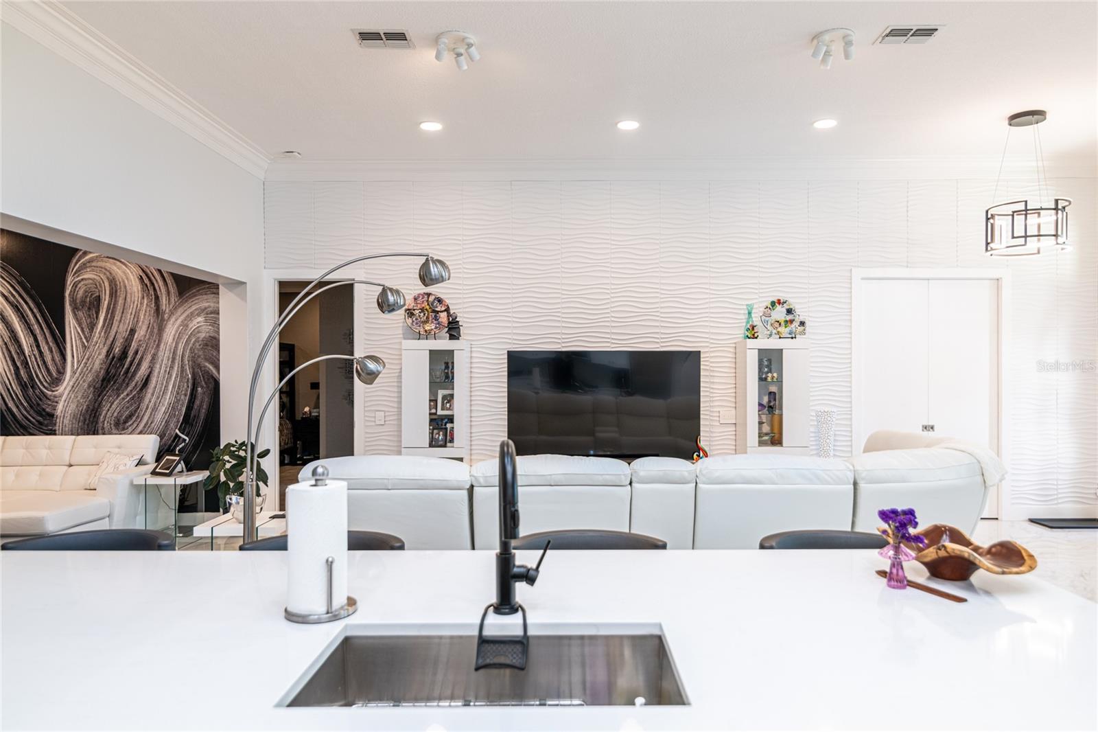 Listing photo id 20 for 6932 Cozumel Court