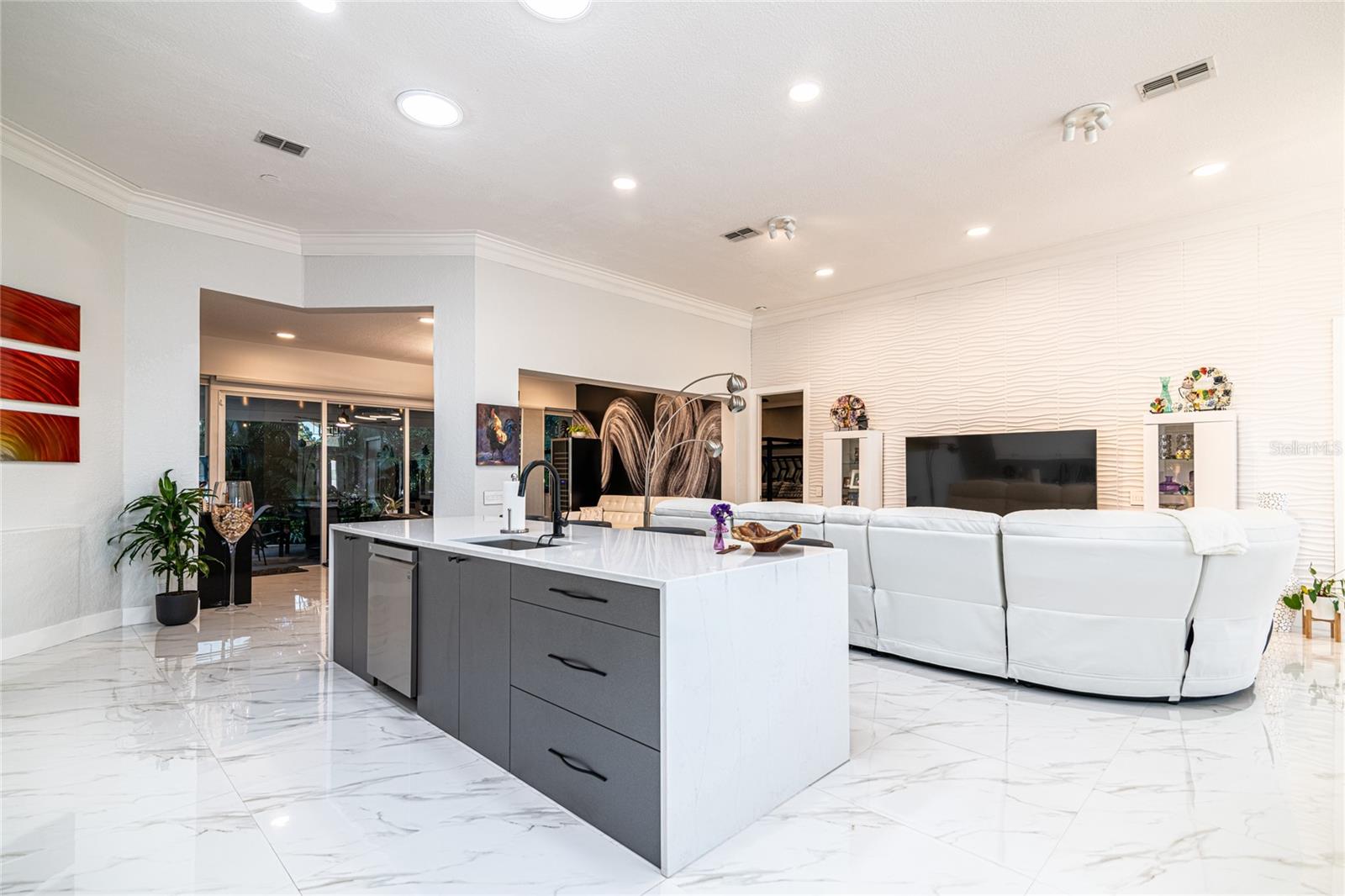 Listing photo id 21 for 6932 Cozumel Court