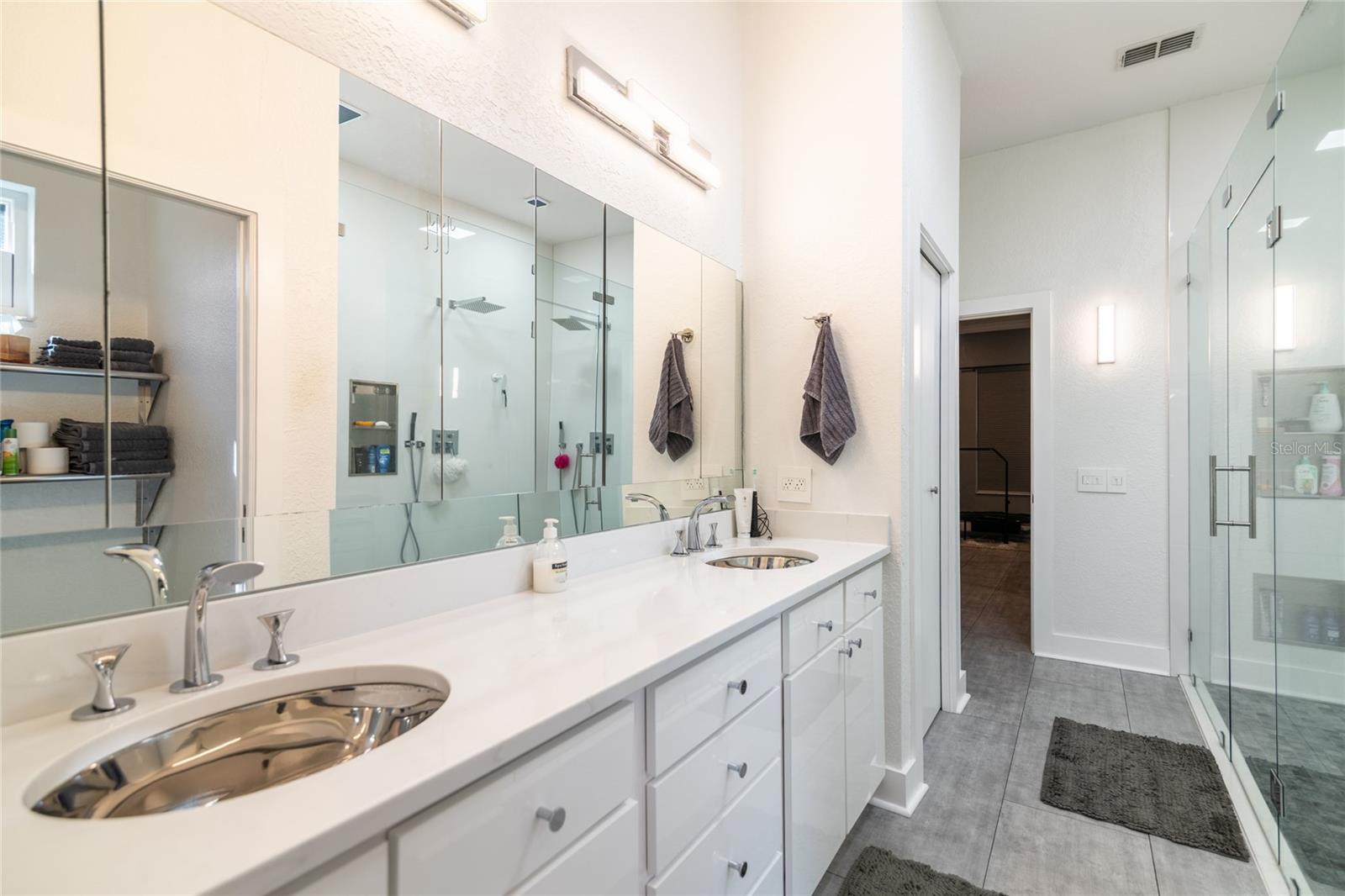 Listing photo id 34 for 6932 Cozumel Court