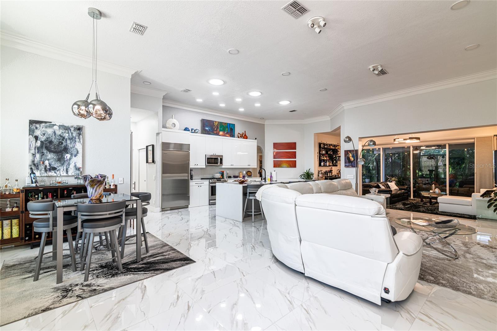 Listing photo id 4 for 6932 Cozumel Court
