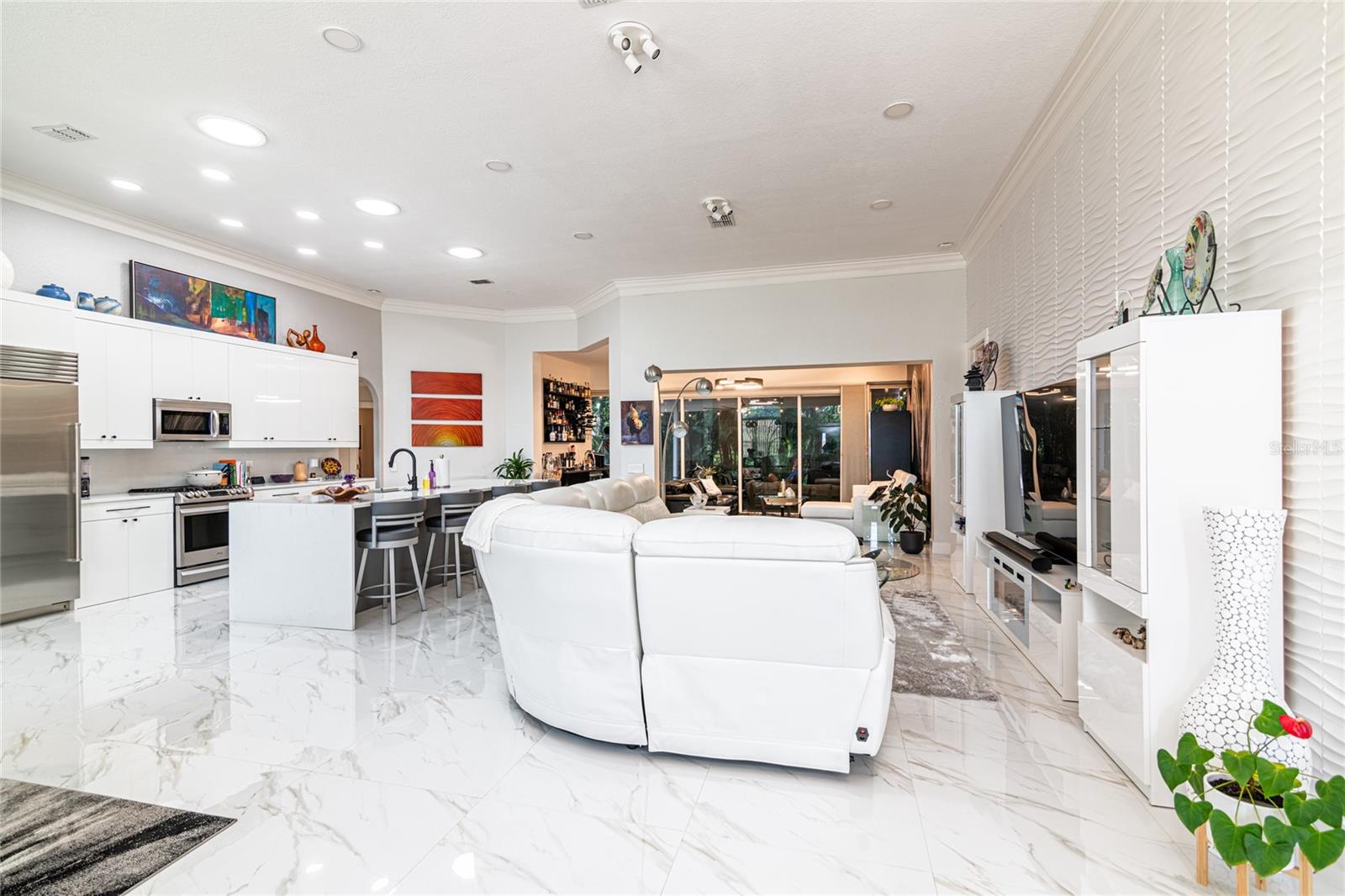 Listing photo id 5 for 6932 Cozumel Court
