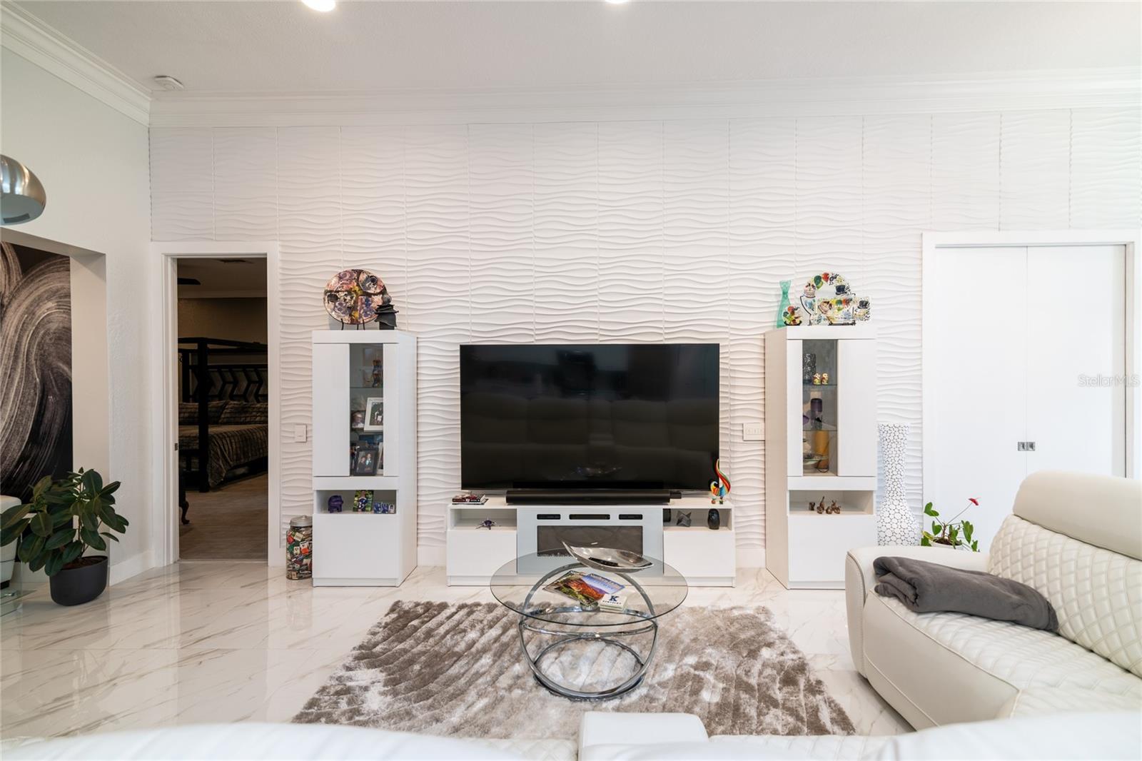 Listing photo id 6 for 6932 Cozumel Court